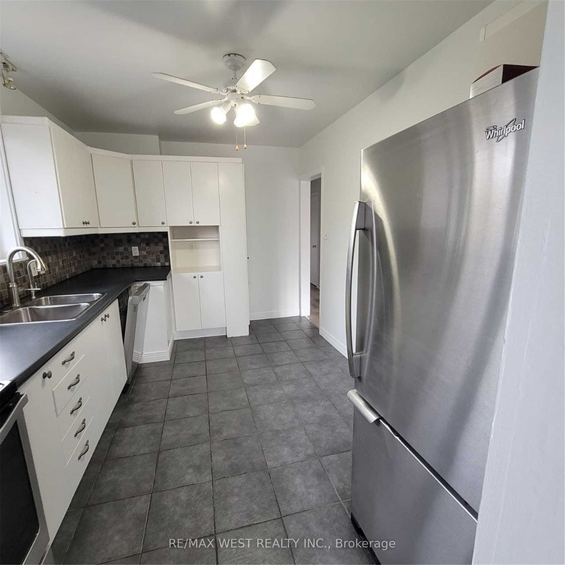 245 Kingsleigh Court Property Photo 8