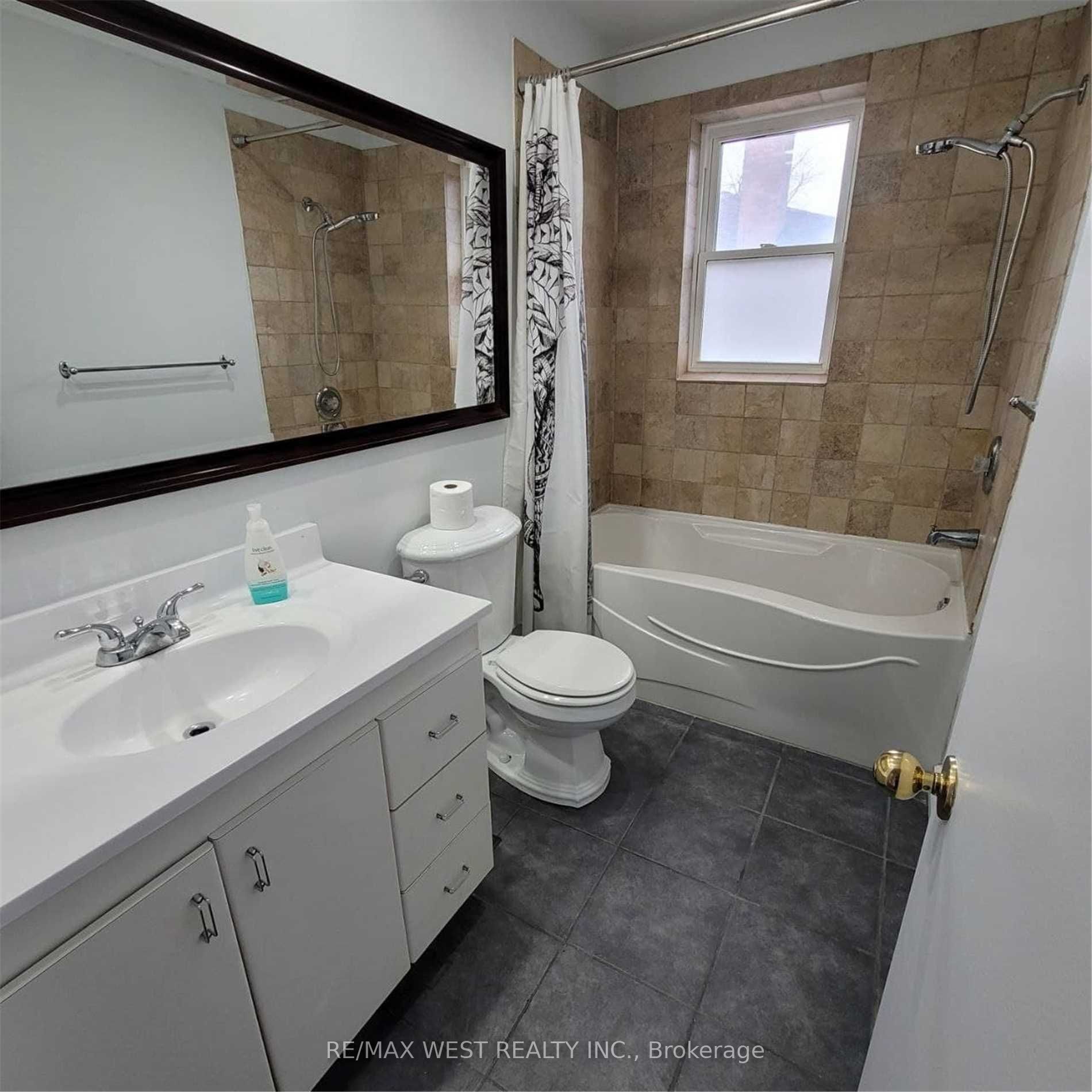 245 Kingsleigh Court Property Photo 11