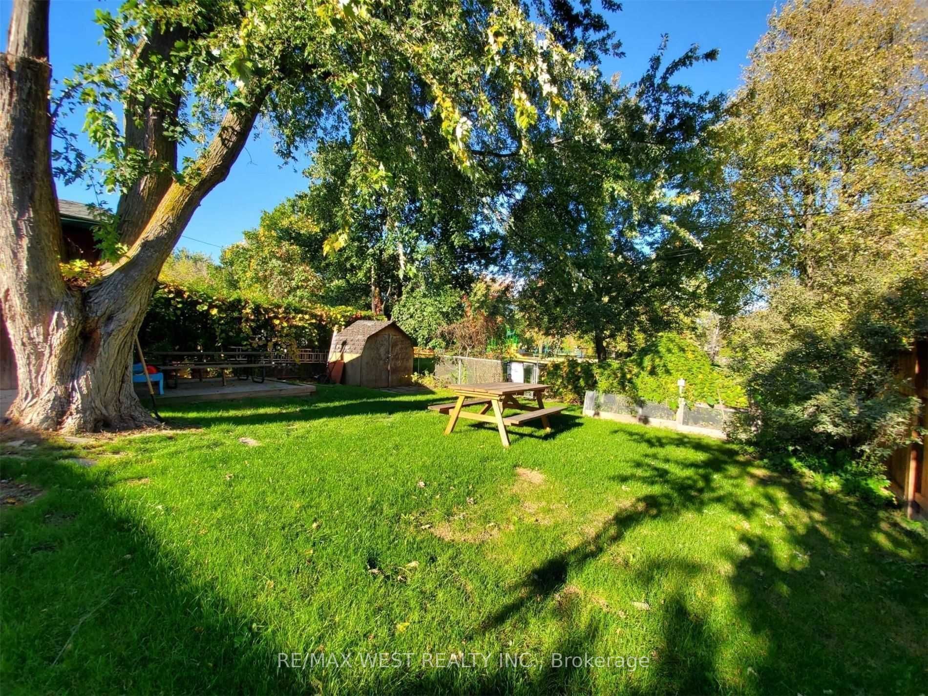 245 Kingsleigh Court Property Photo 15
