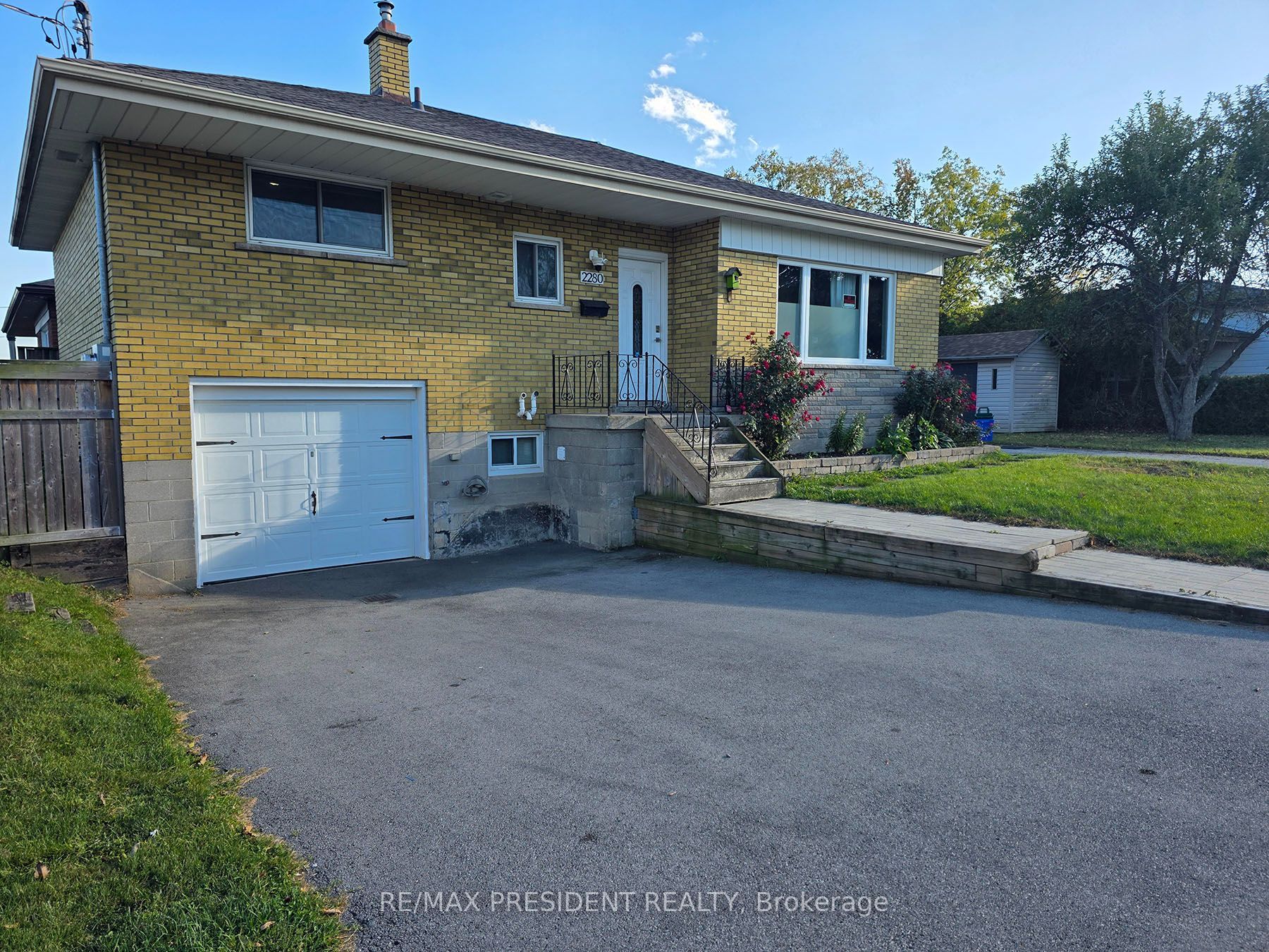 2280 Mountainside Drive (upper) Property Photo 2