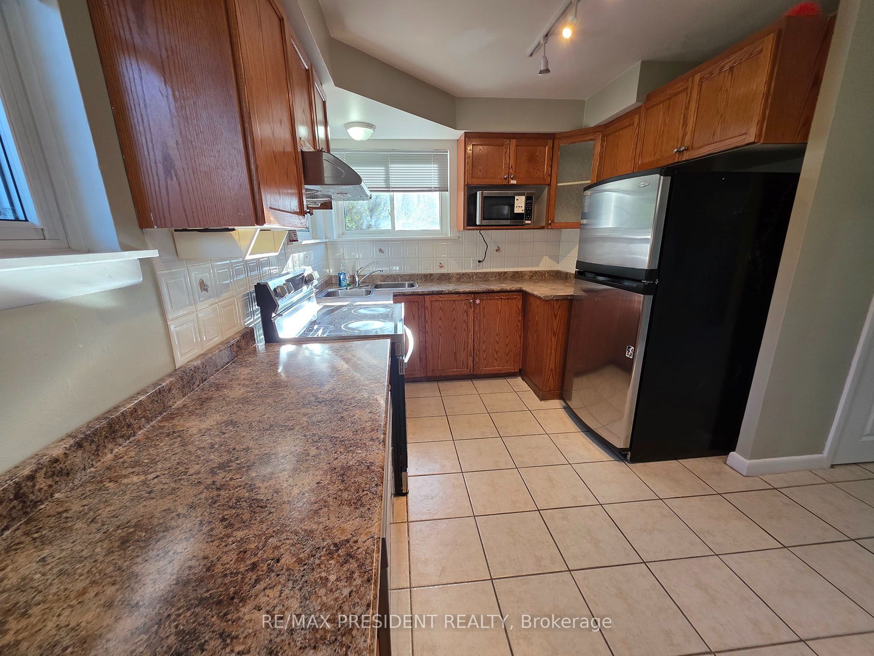 2280 Mountainside Drive (upper) Property Photo 11