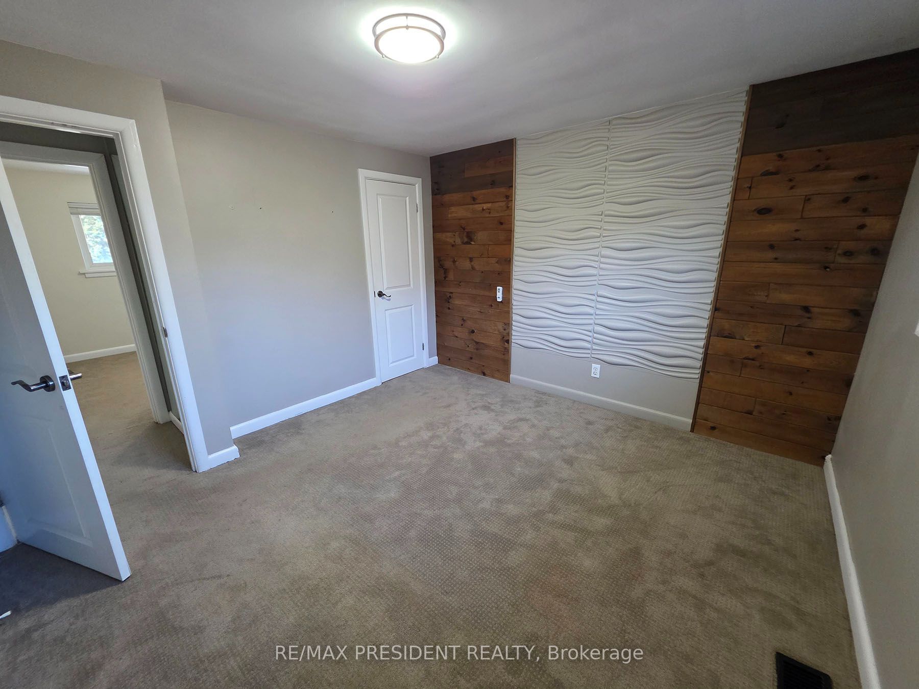2280 Mountainside Drive (upper) Property Photo 15