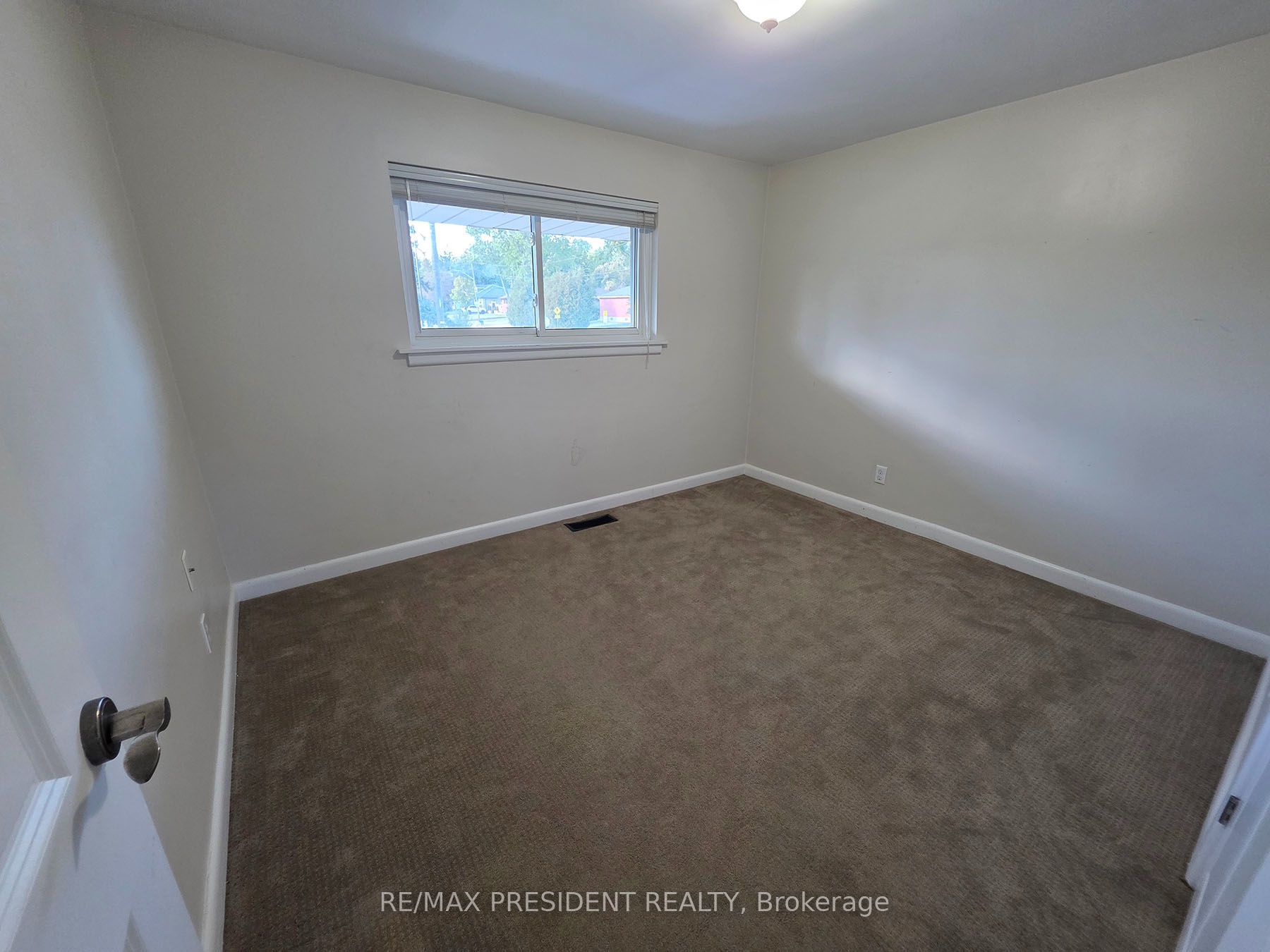 2280 Mountainside Drive (upper) Property Photo 16