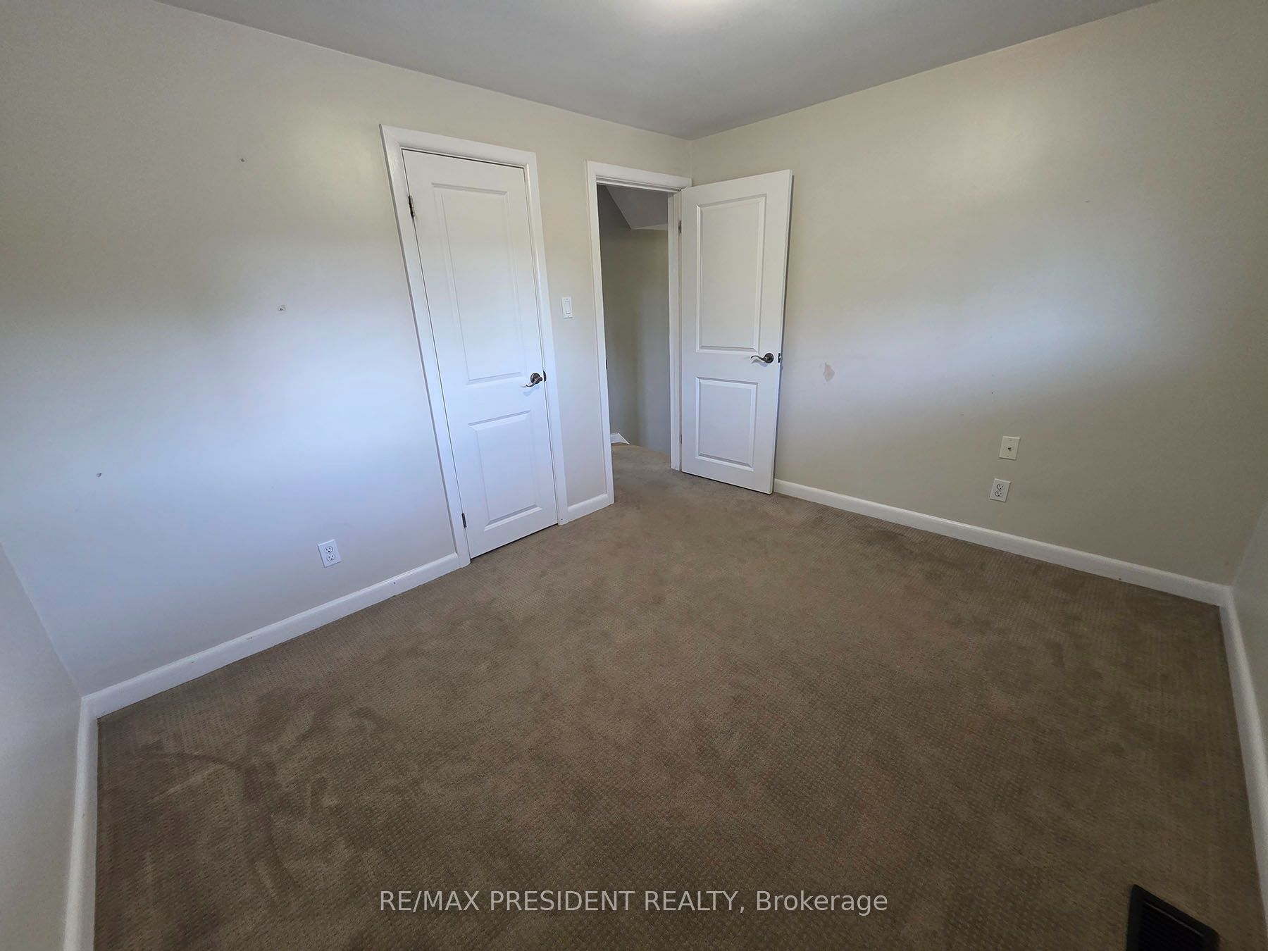 2280 Mountainside Drive (upper) Property Photo 17