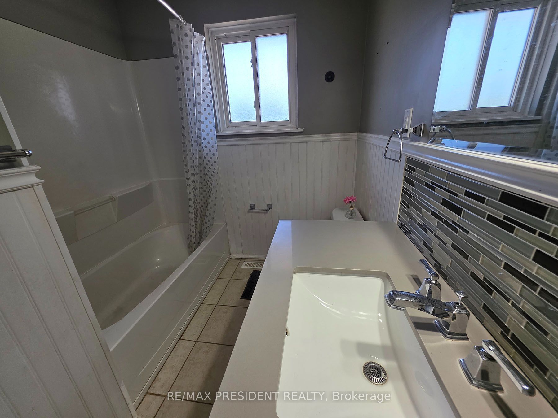 2280 Mountainside Drive (upper) Property Photo 21