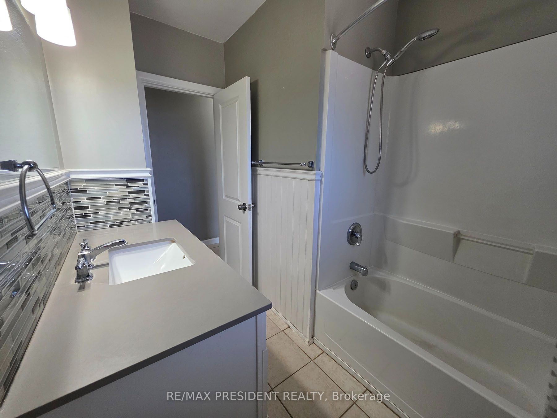2280 Mountainside Drive (upper) Property Photo 22