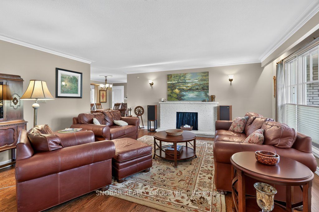 1302 Greenoaks Drive Property Photo 6
