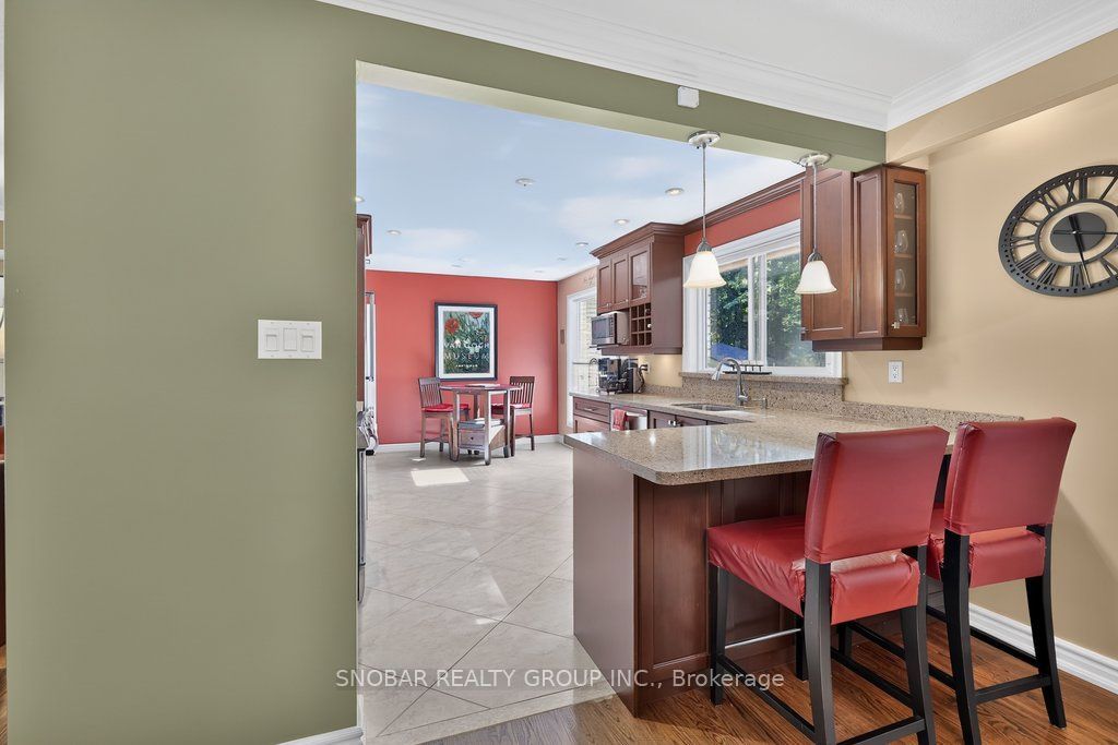 1302 Greenoaks Drive Property Photo 11