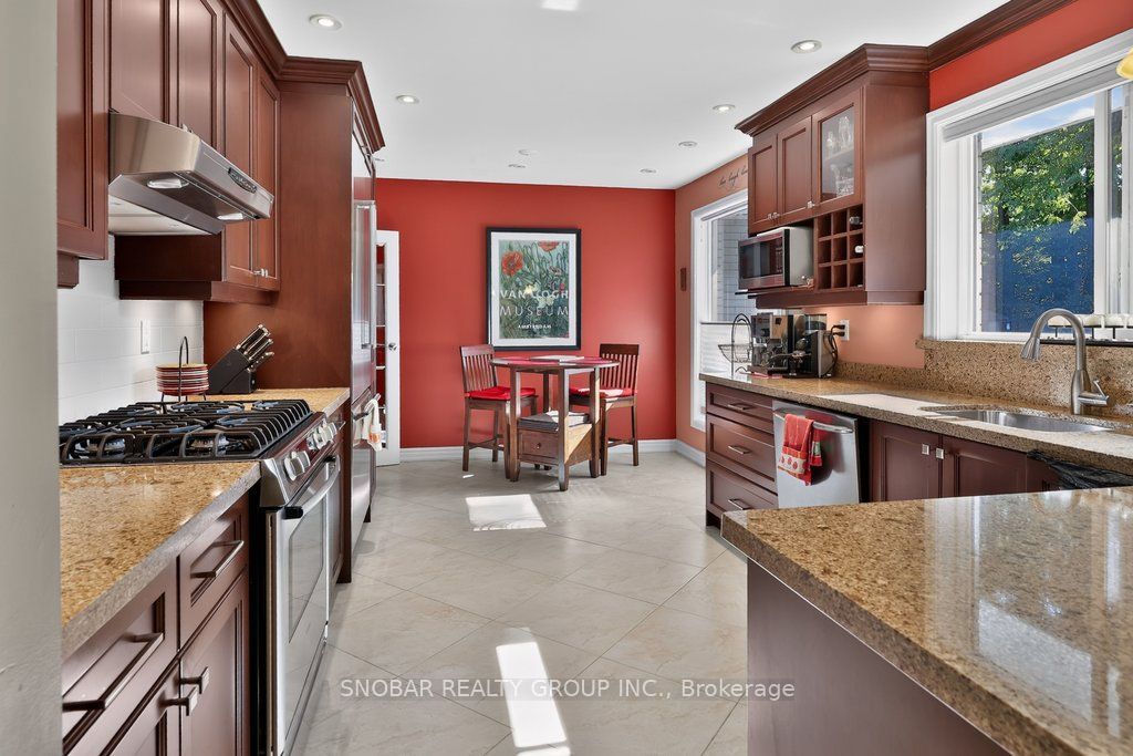 1302 Greenoaks Drive Property Photo 12