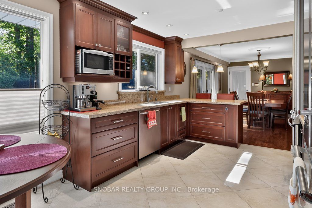 1302 Greenoaks Drive Property Photo 13