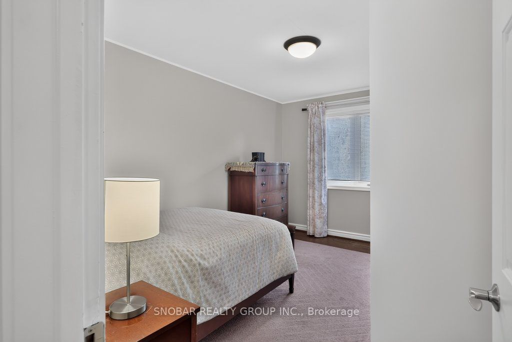 1302 Greenoaks Drive Property Photo 16