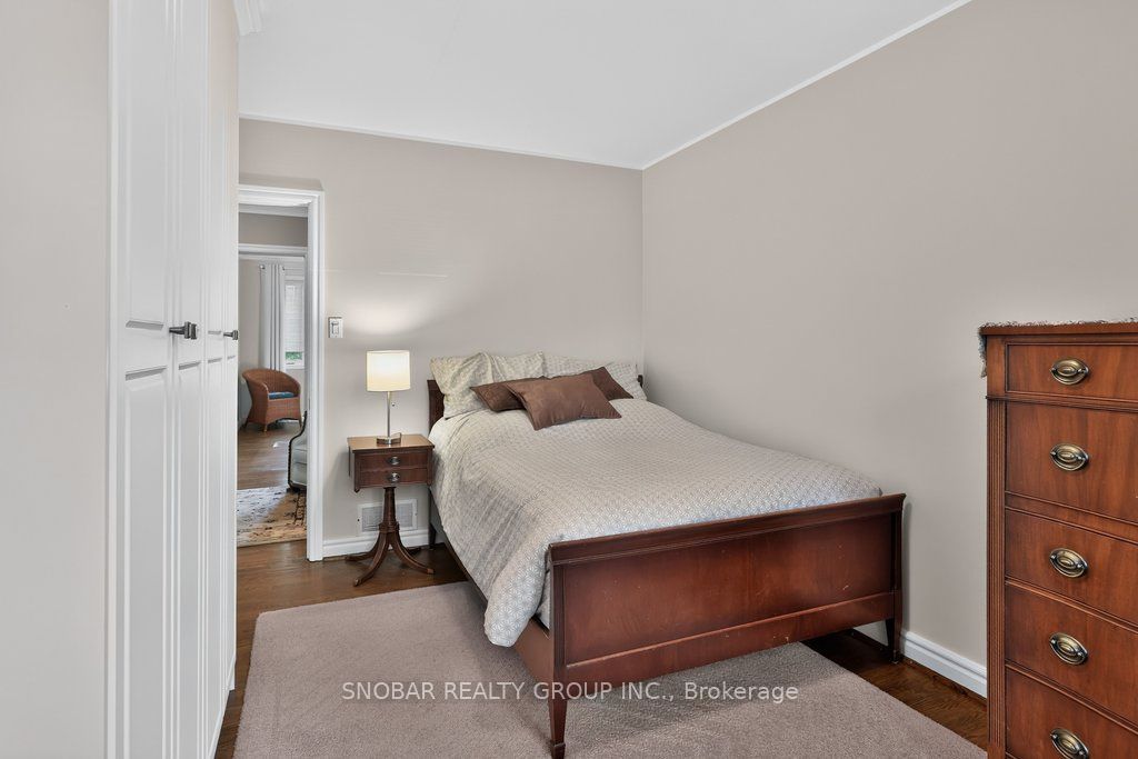 1302 Greenoaks Drive Property Photo 17