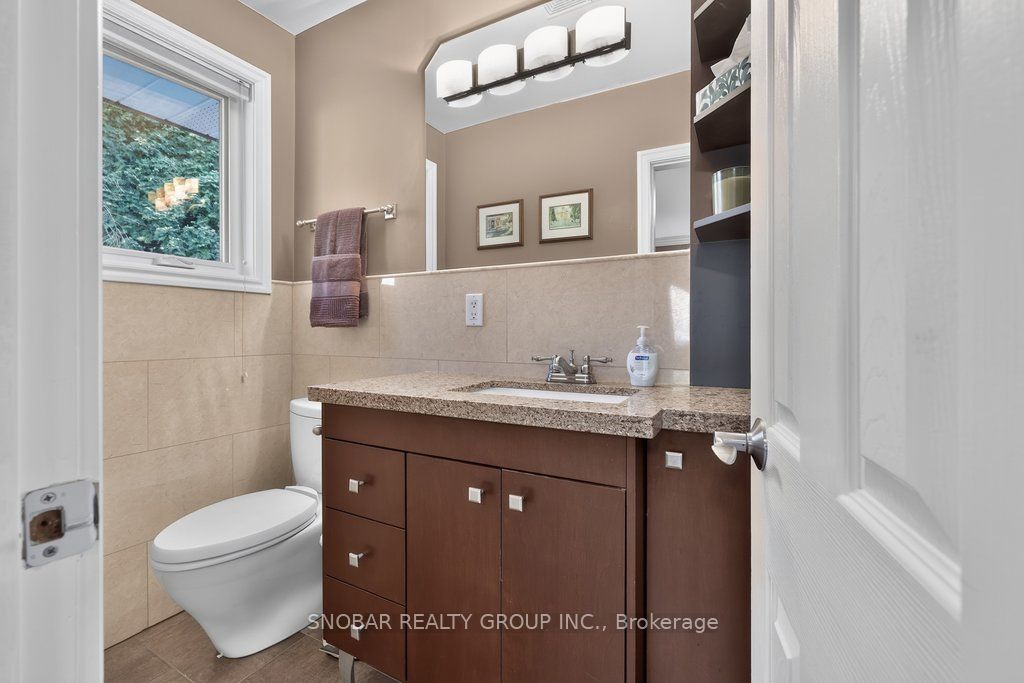 1302 Greenoaks Drive Property Photo 22