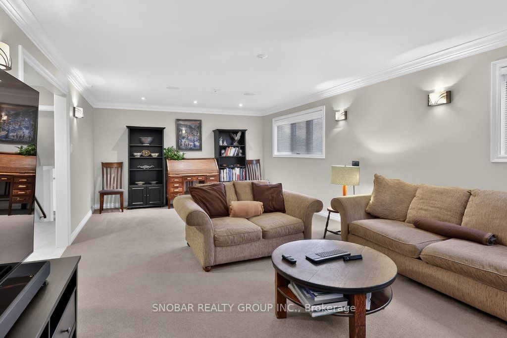 1302 Greenoaks Drive Property Photo 27