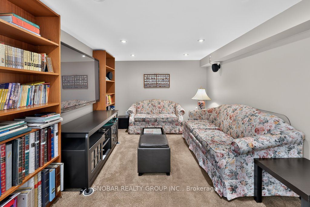 1302 Greenoaks Drive Property Photo 32