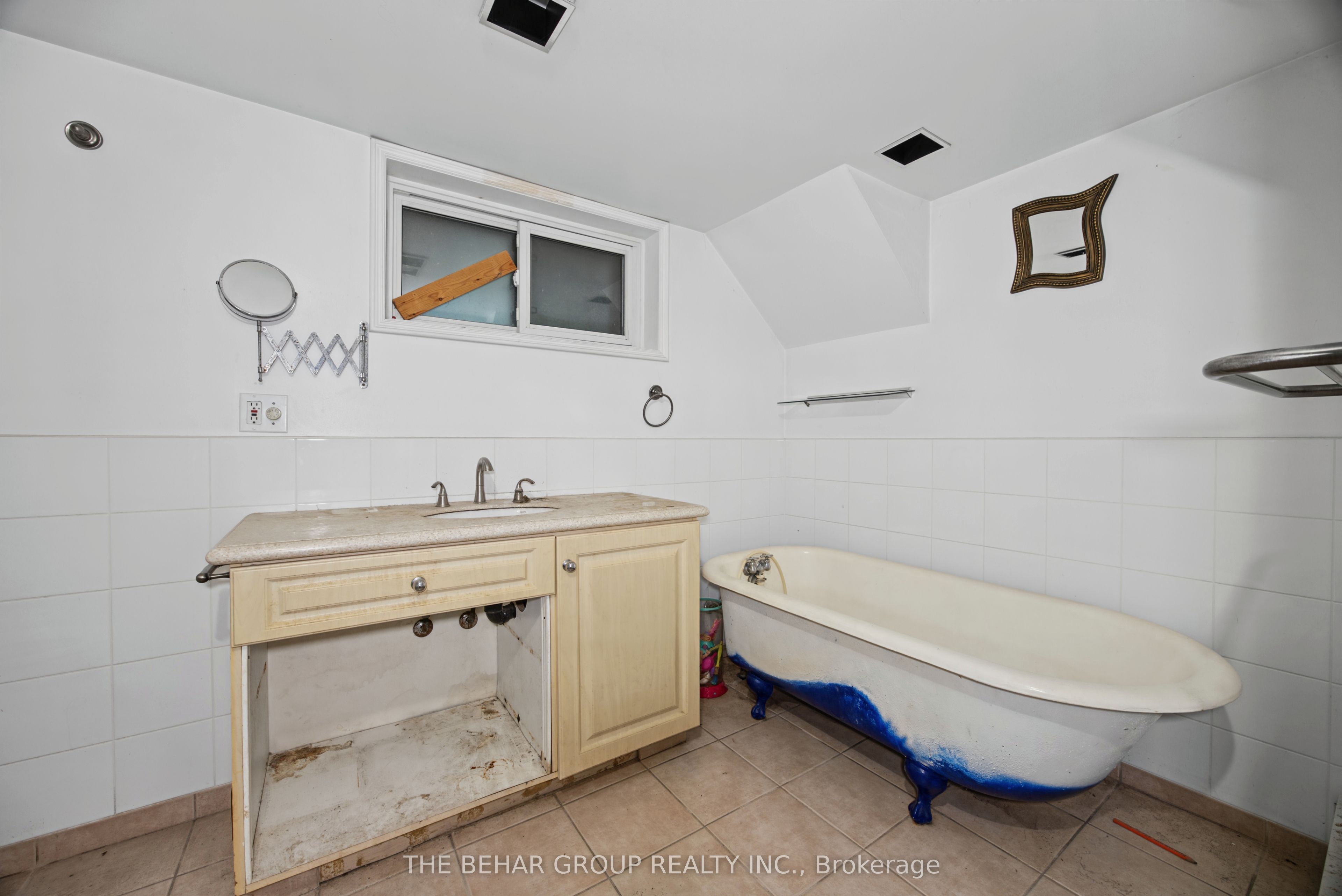 319 Indian Road Property Photo 27