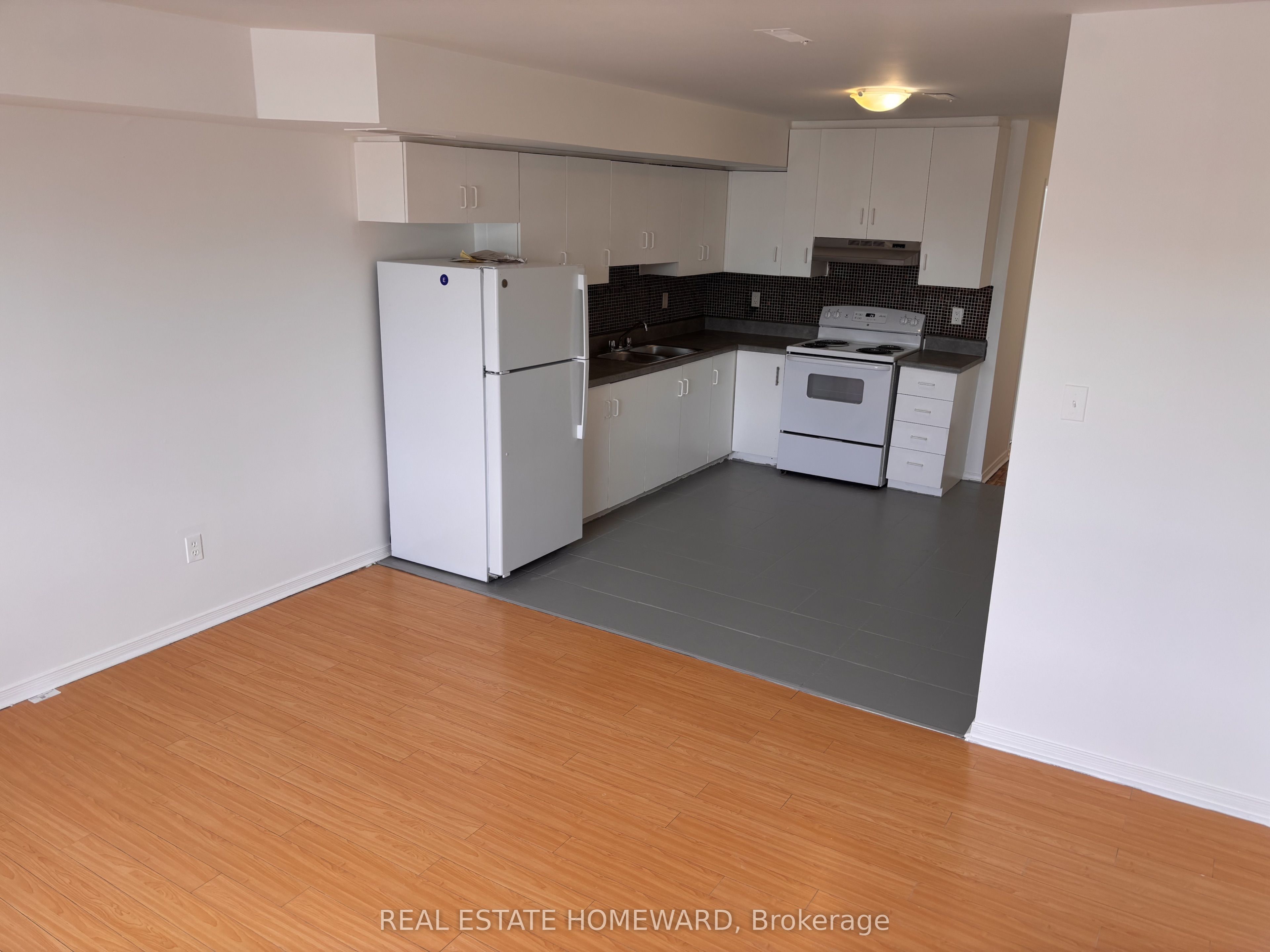 879a Wilson Avenue Upper Property Photo 2