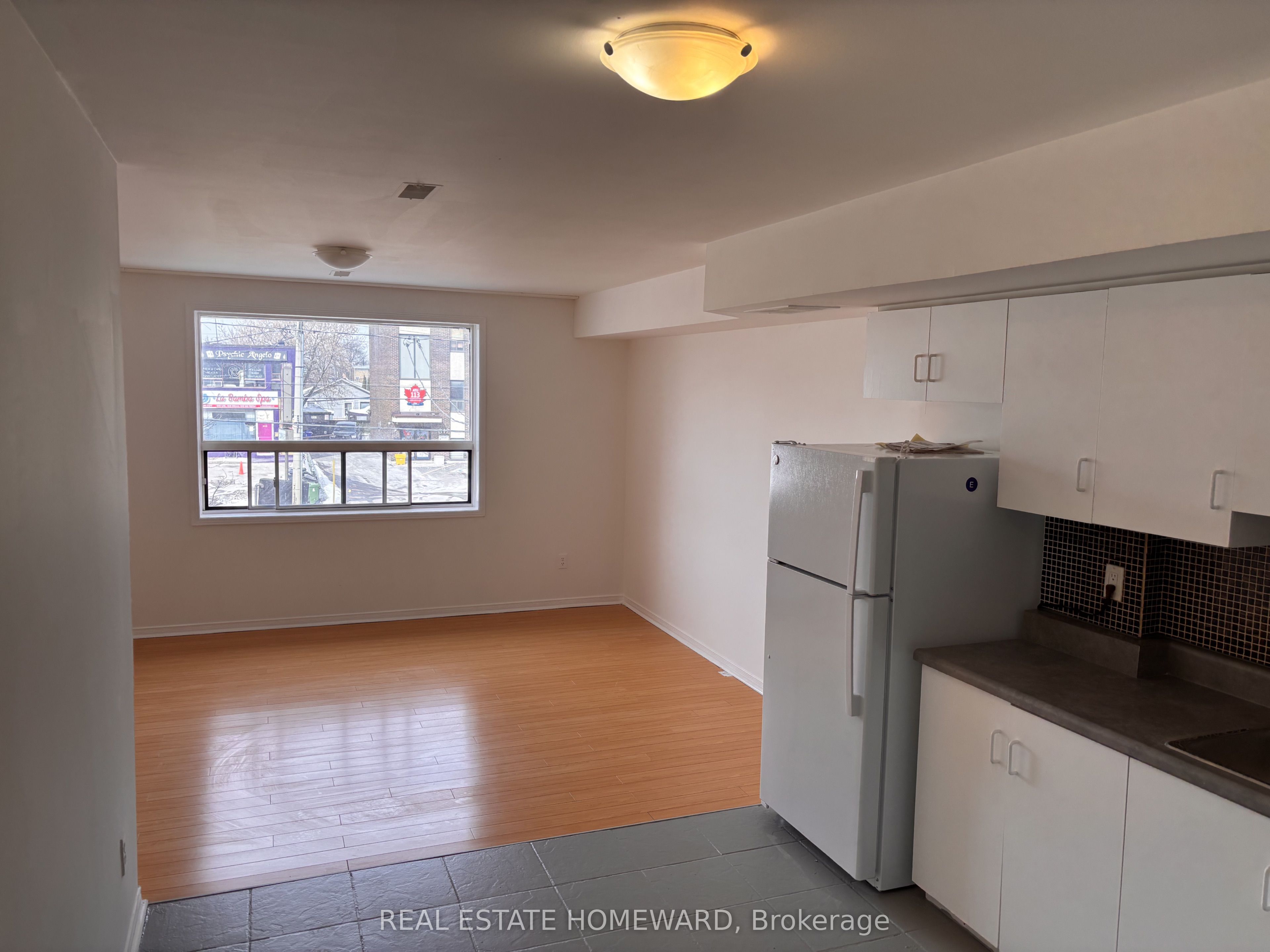 879a Wilson Avenue Upper Property Photo 3