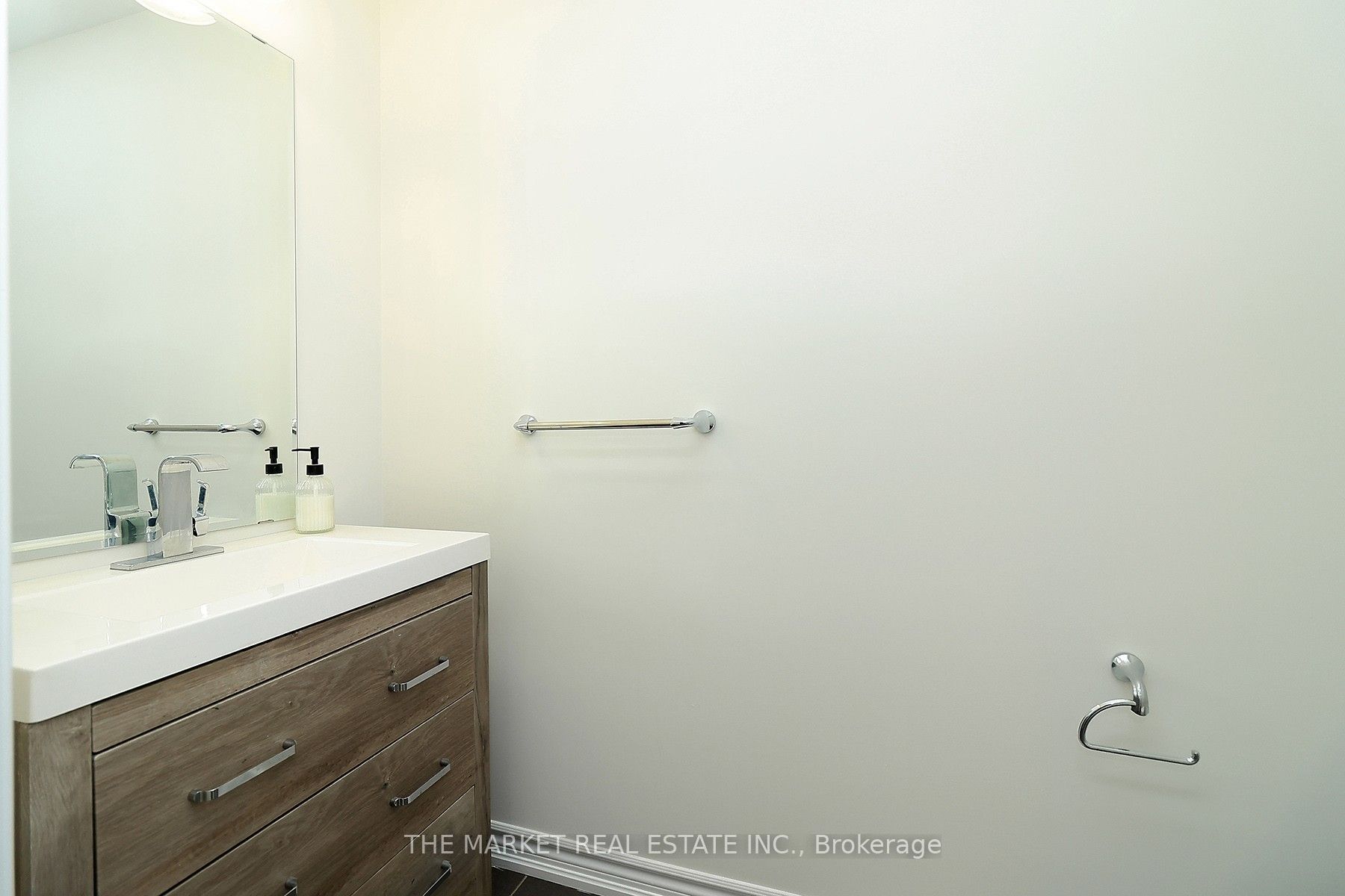 13 Father Redmond Way Property Photo 43
