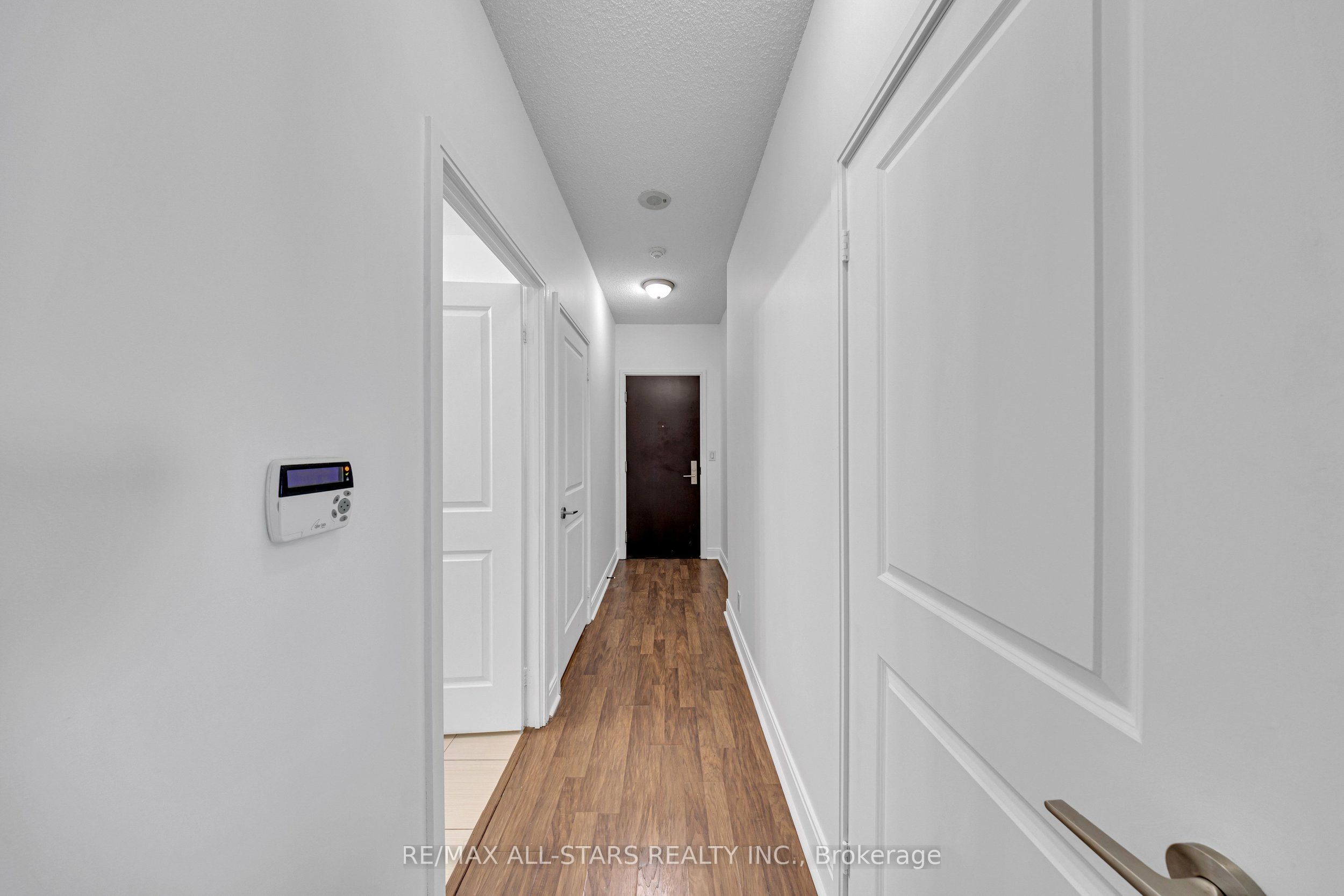 50 Absolute Avenue 2705 Property Photo 2