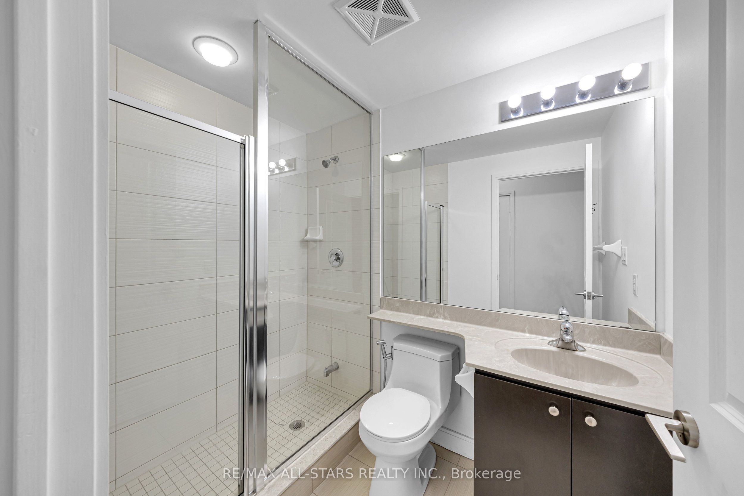 50 Absolute Avenue 2705 Property Photo 4