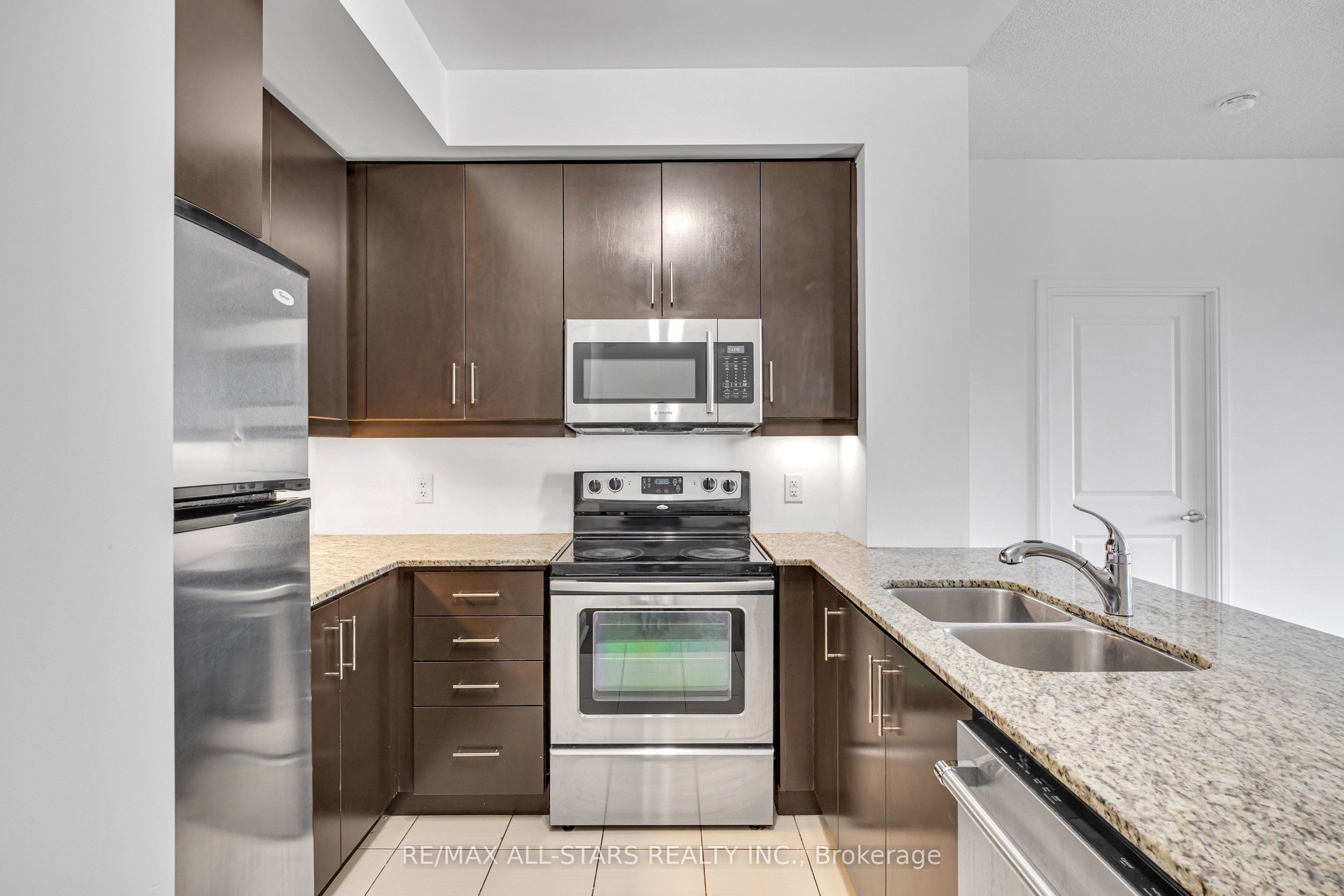 50 Absolute Avenue 2705 Property Photo 7