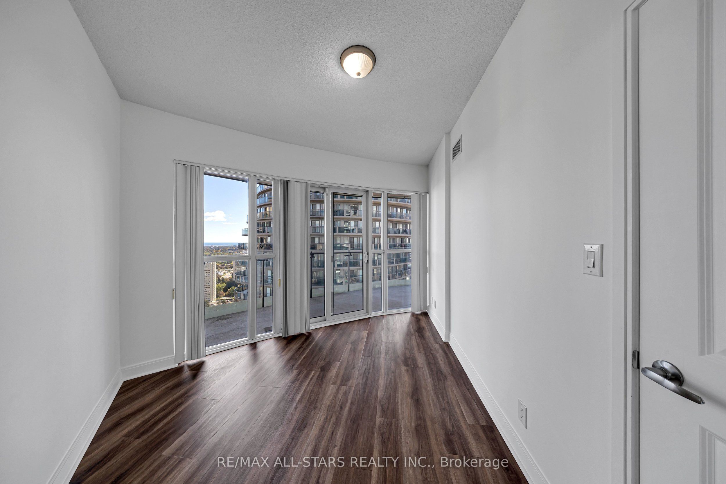 50 Absolute Avenue 2705 Property Photo 14