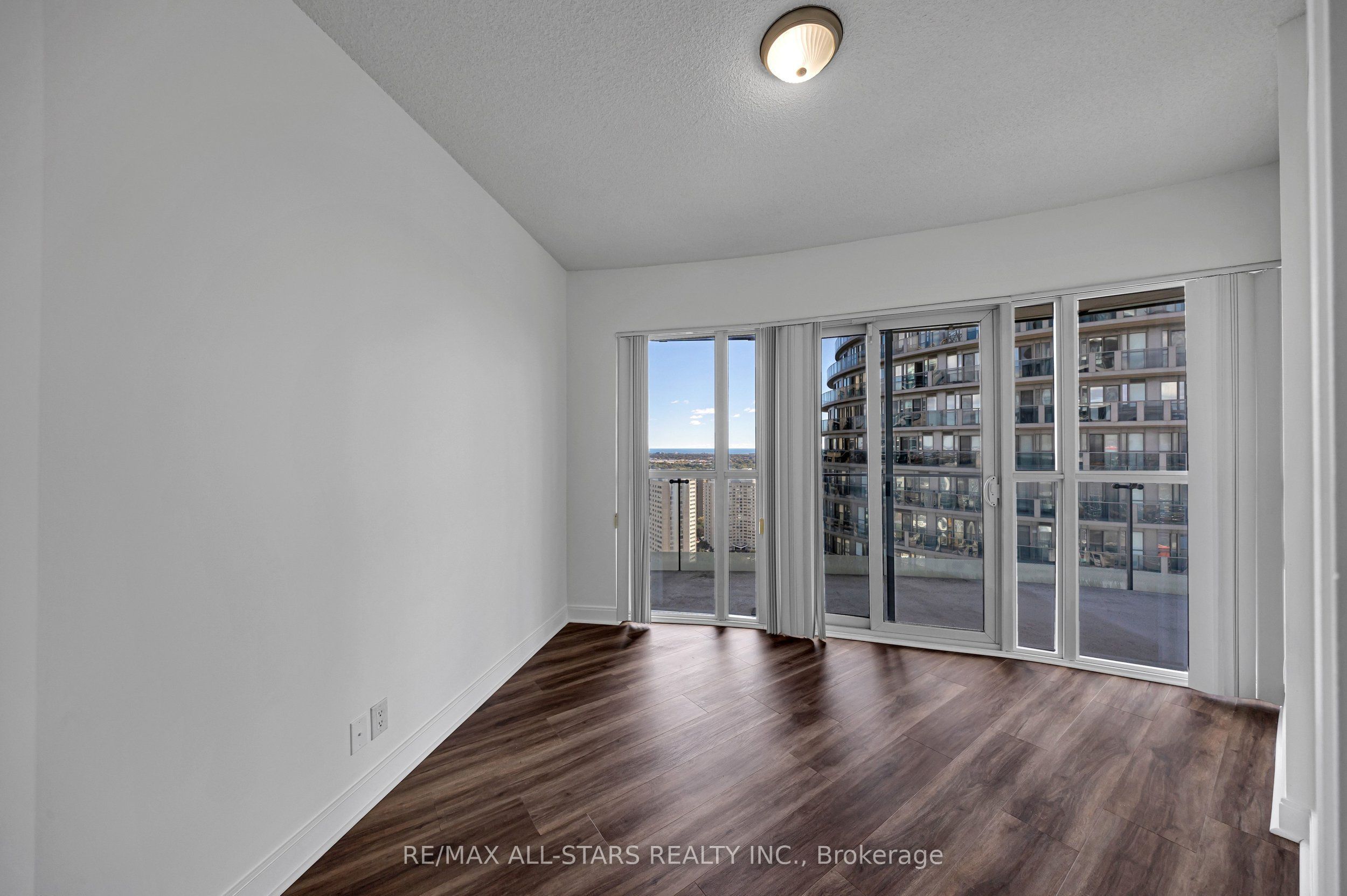 50 Absolute Avenue 2705 Property Photo 15