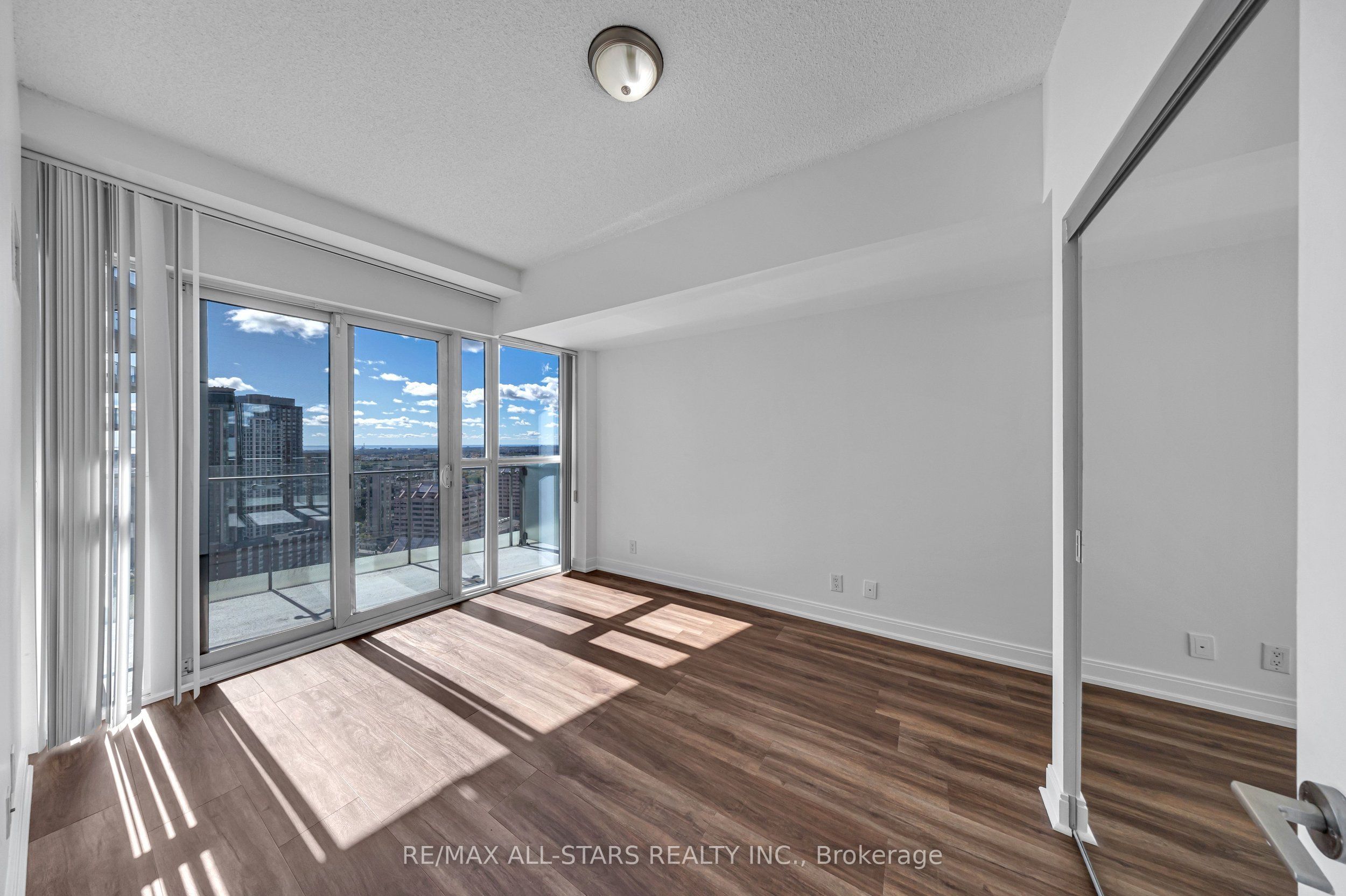 50 Absolute Avenue 2705 Property Photo 17