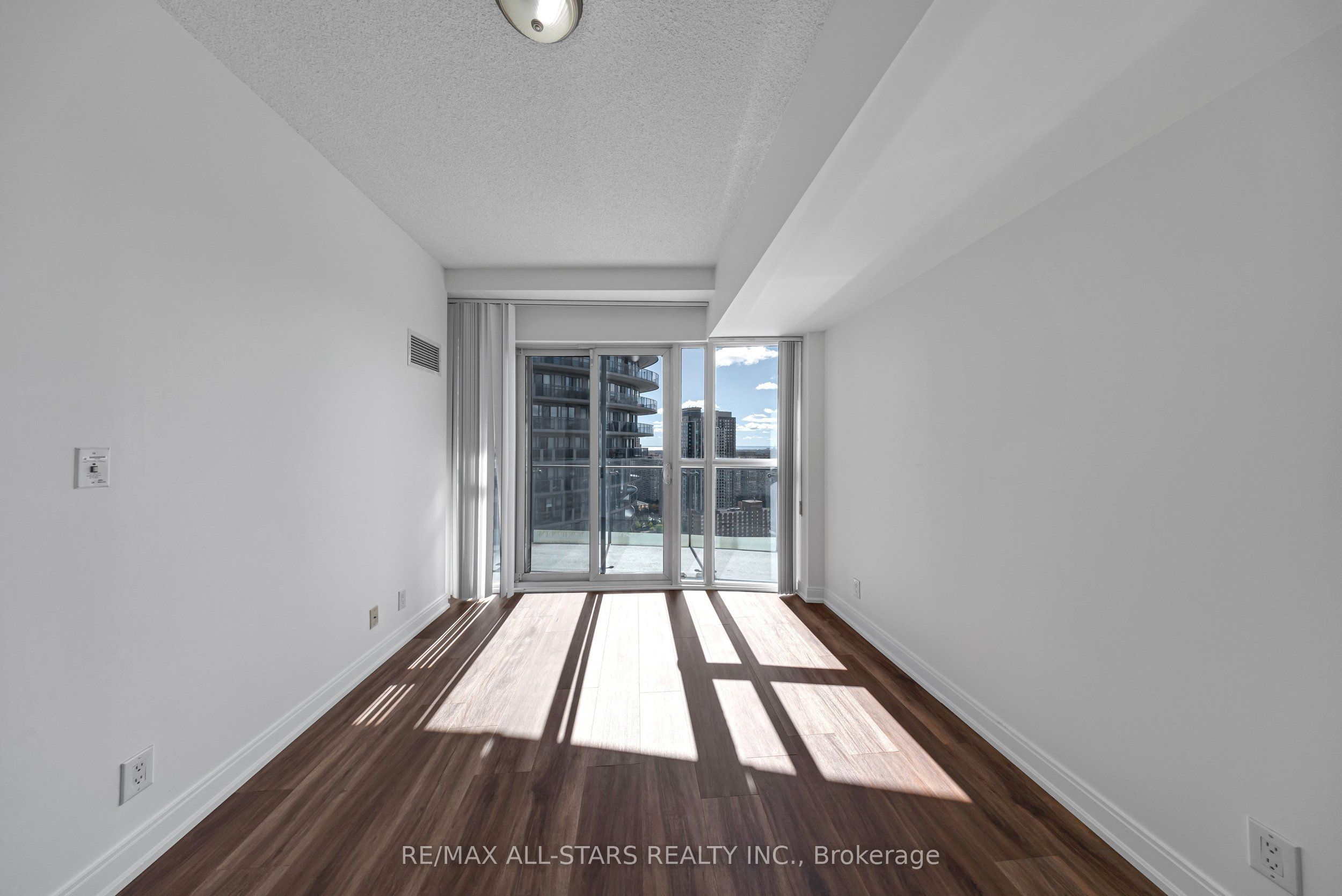 50 Absolute Avenue 2705 Property Photo 18