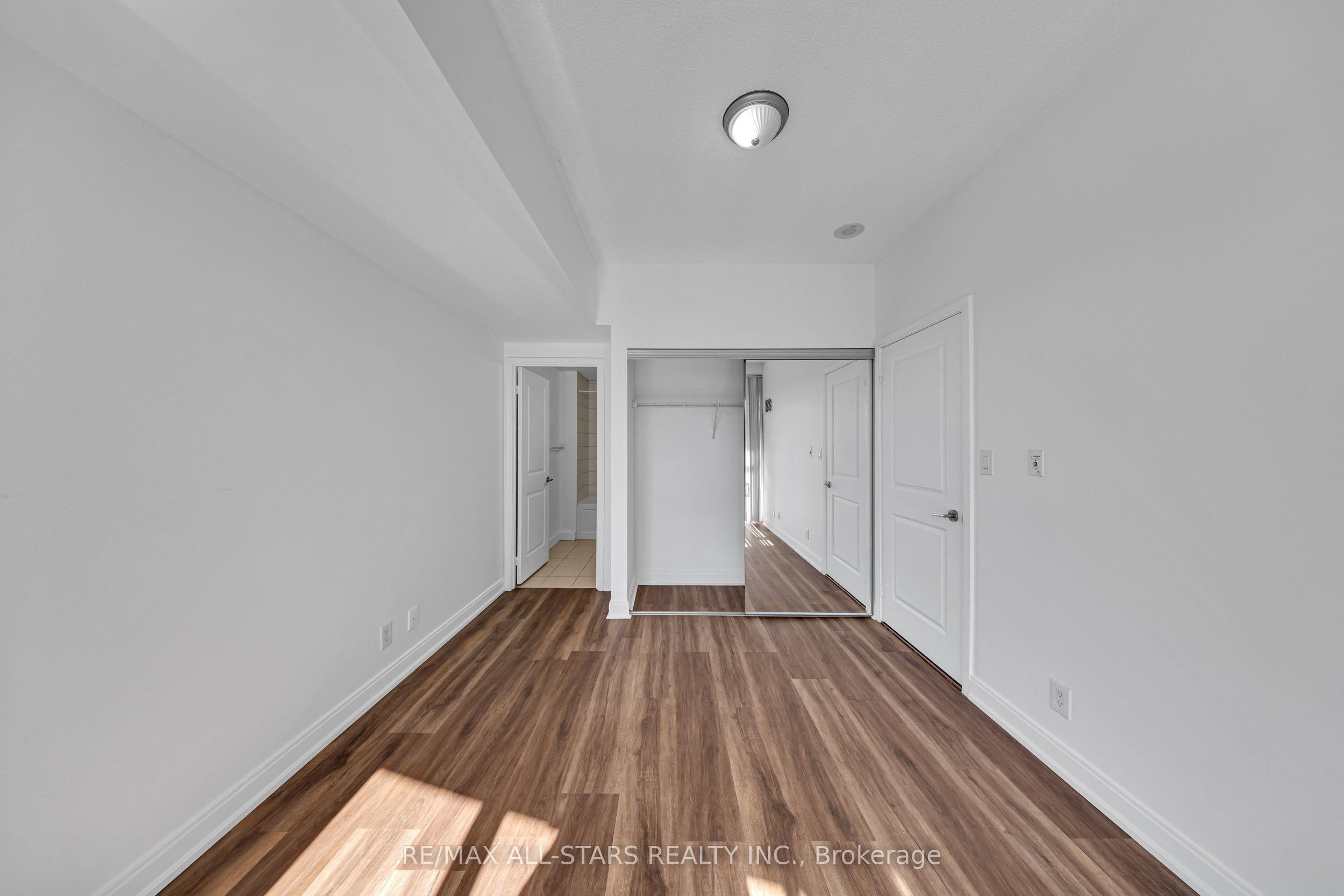50 Absolute Avenue 2705 Property Photo 20