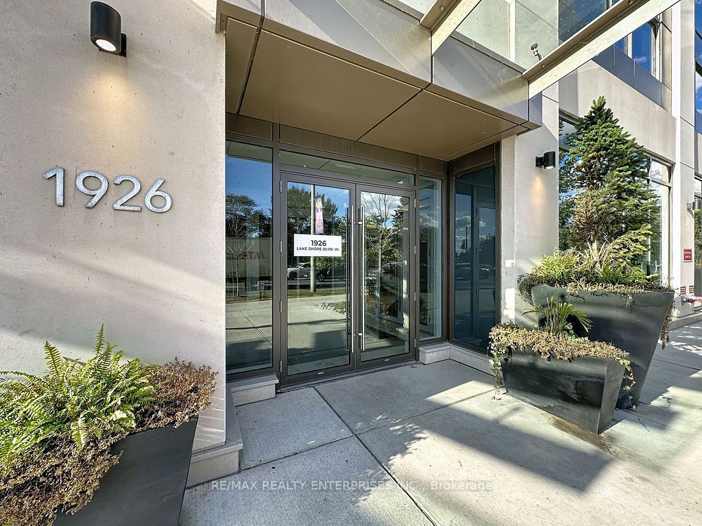 1926 Lake Shore Boulevard W 3607 Property Photo 3