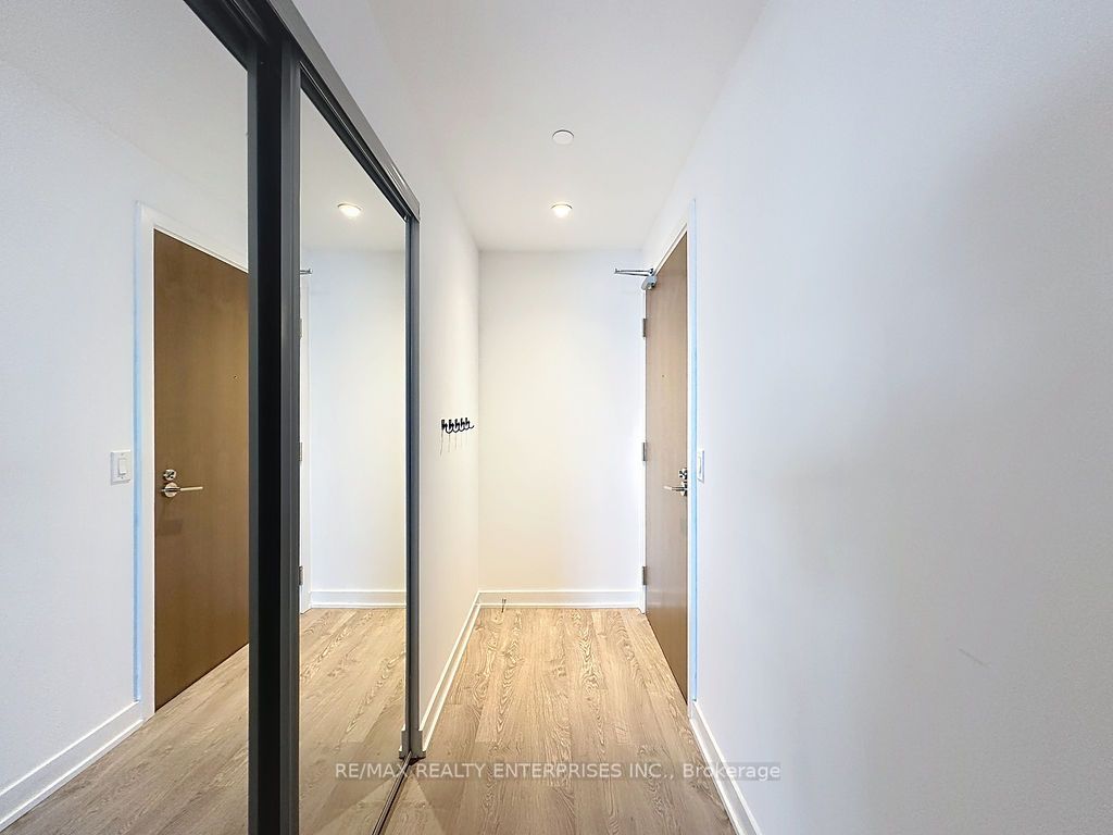 1926 Lake Shore Boulevard W 3607 Property Photo 6