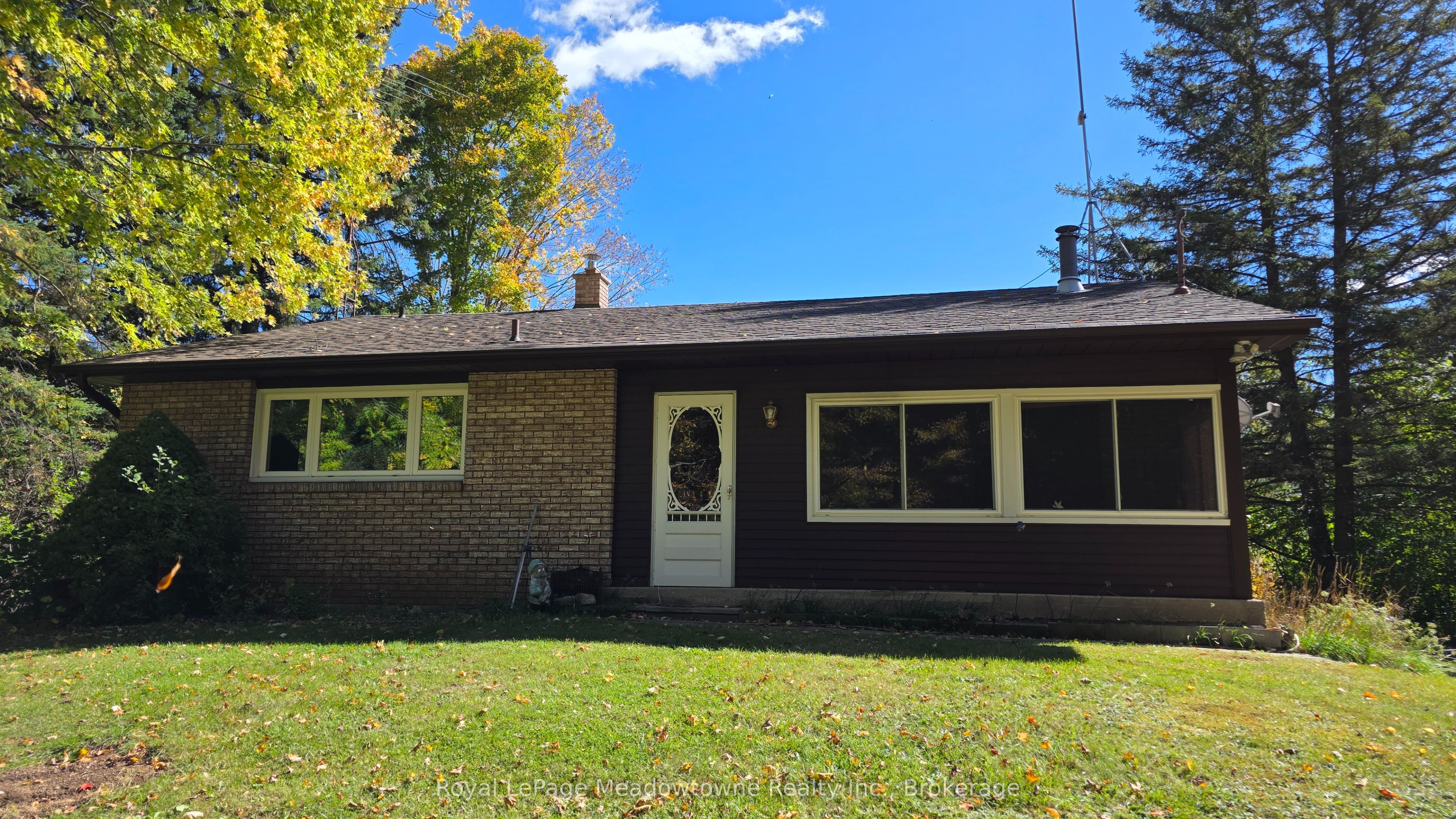 4202 15 Side Road Property Photo 1