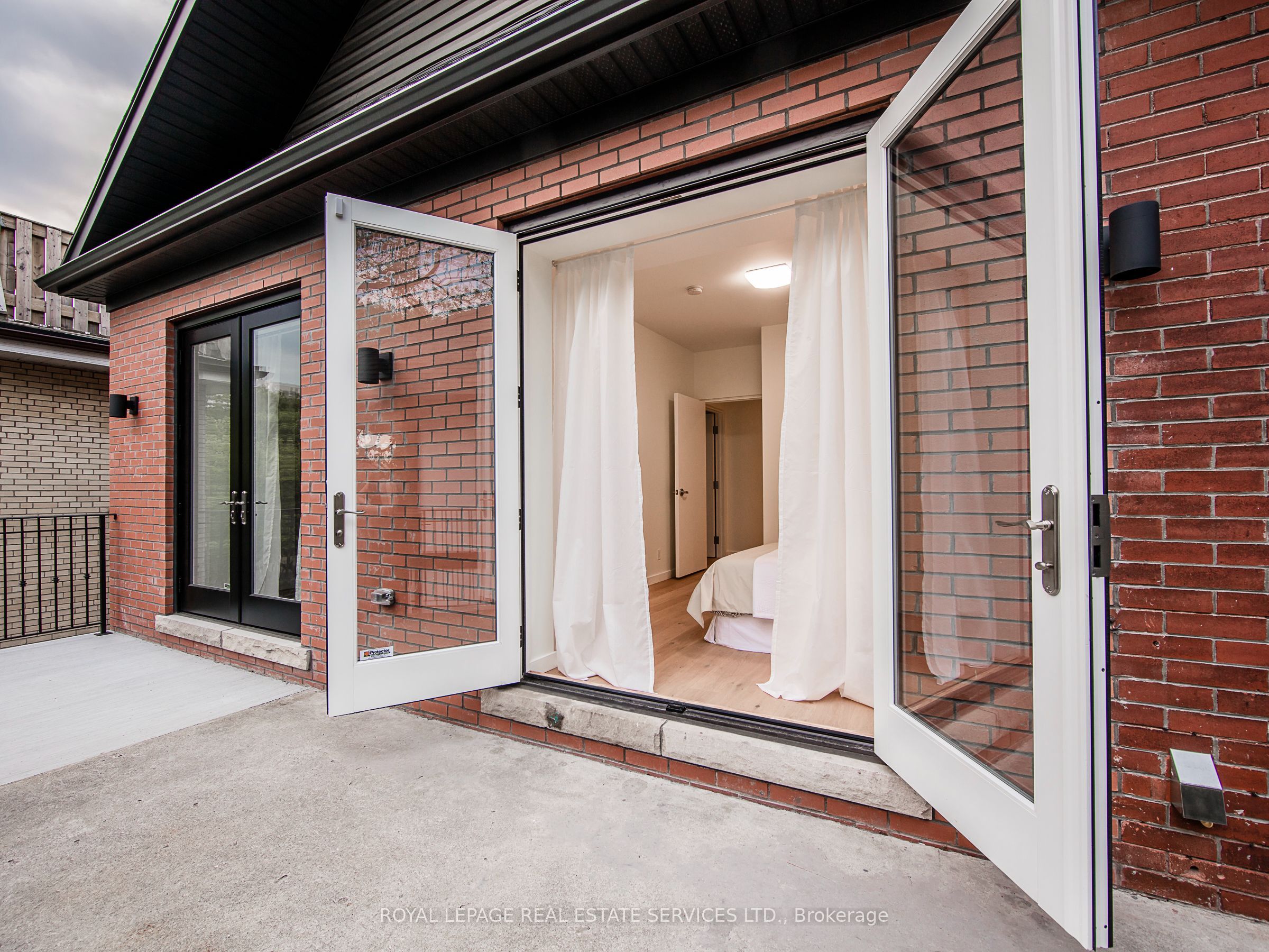 137 High Park Avenue Property Photo 20
