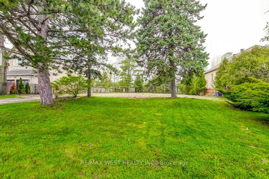101 (part Lot 1) Fairview Road W Property Photo 1