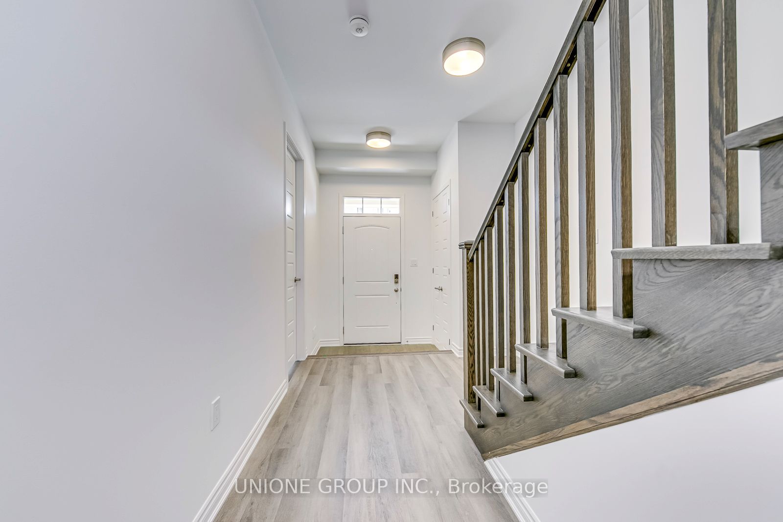 3056 Merrick Road Property Photo 4