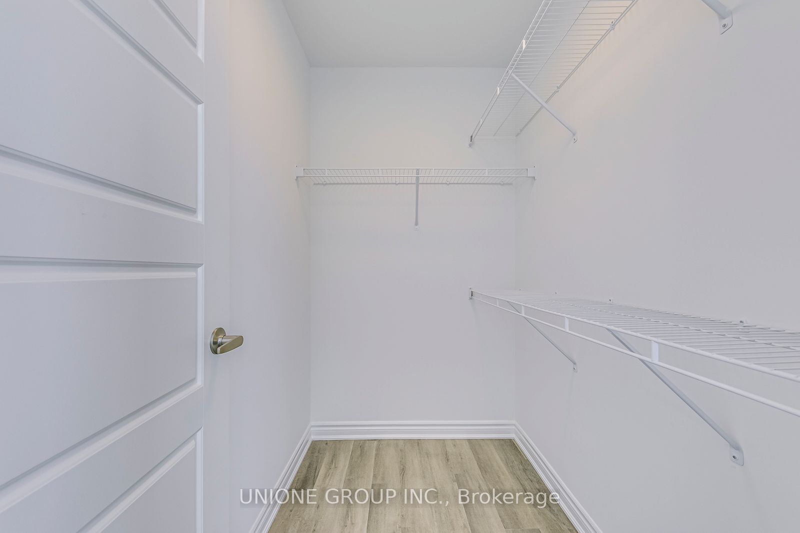 3056 Merrick Road Property Photo 8
