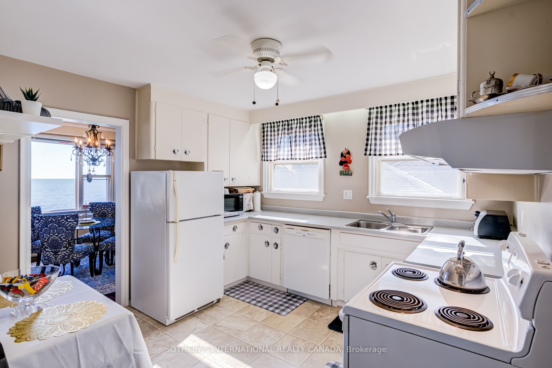 407 Lake Promenade Property Photo 12