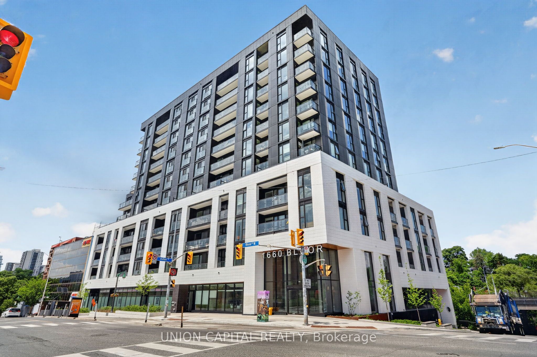 1660 Bloor Street W 910