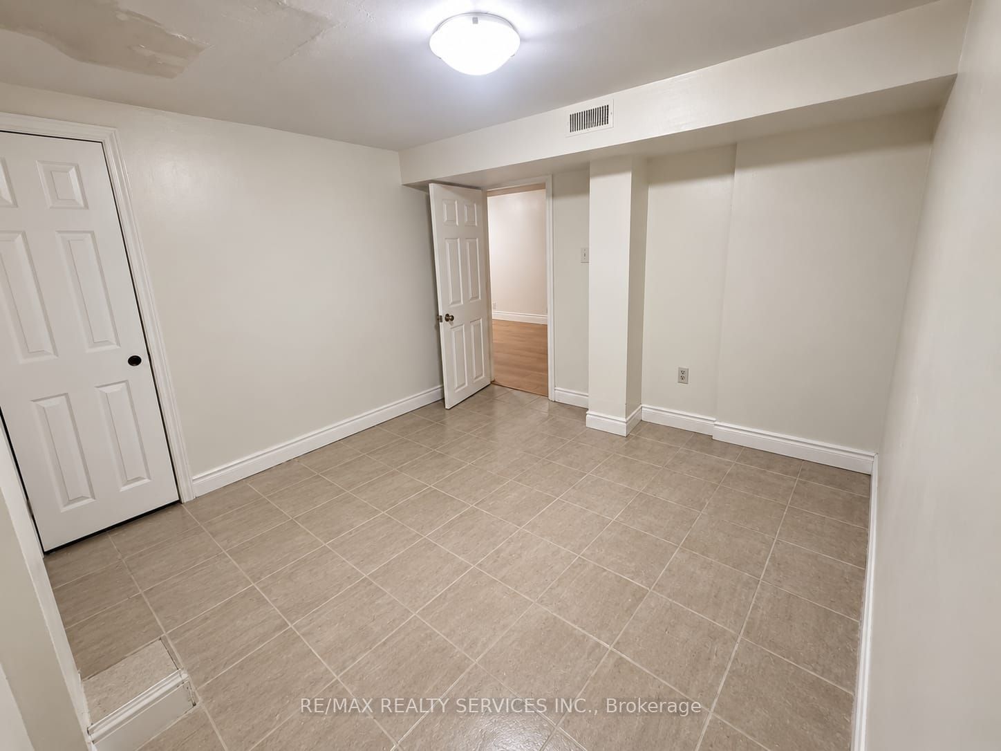 50 Banting Crescent Property Photo 5