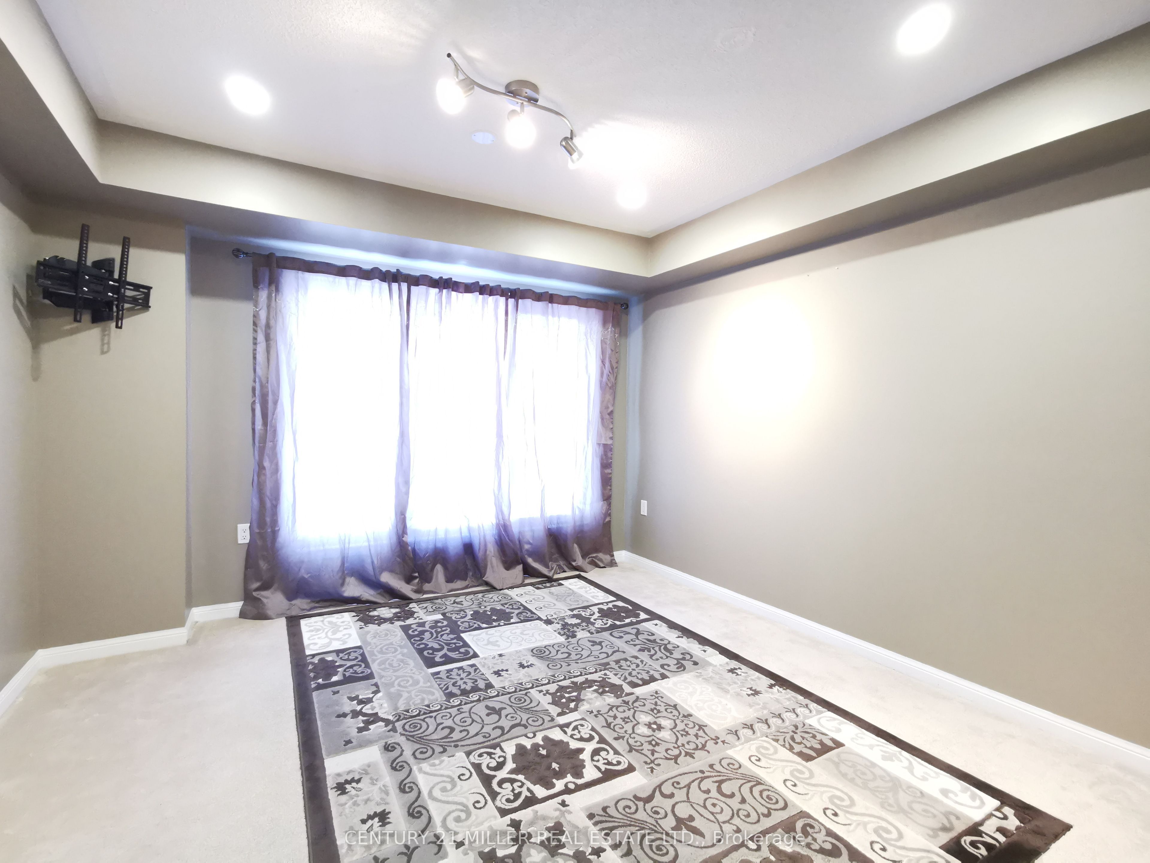 670 Holly Avenue Property Photo 3