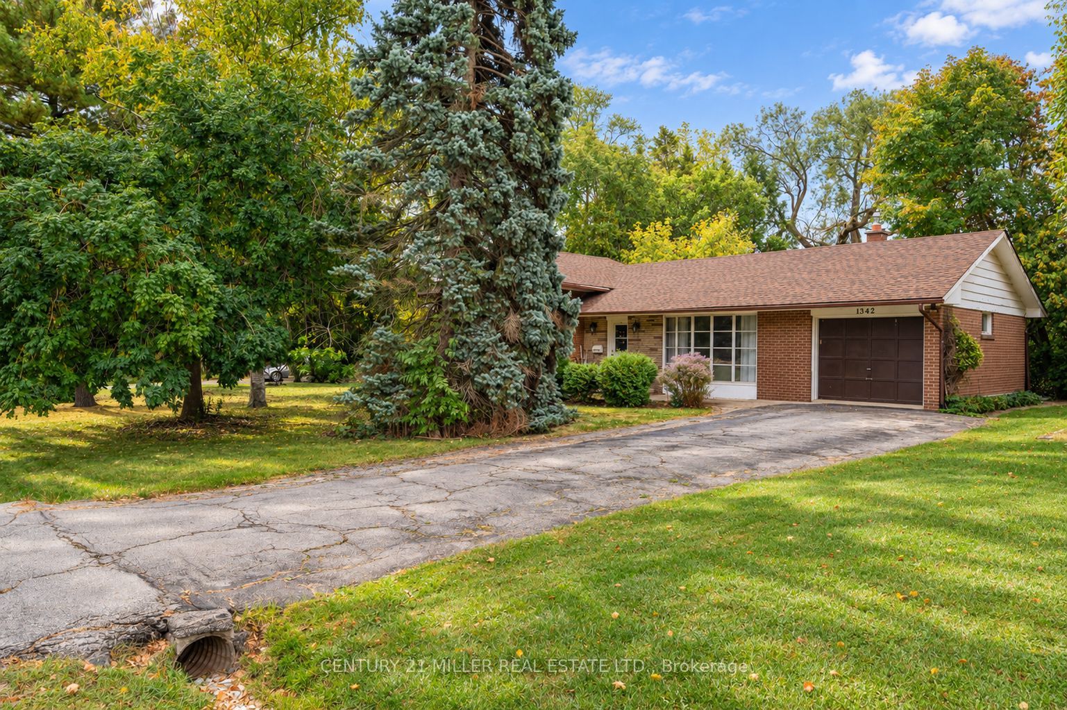 1342 Sedgewick Crescent Property Photo 1
