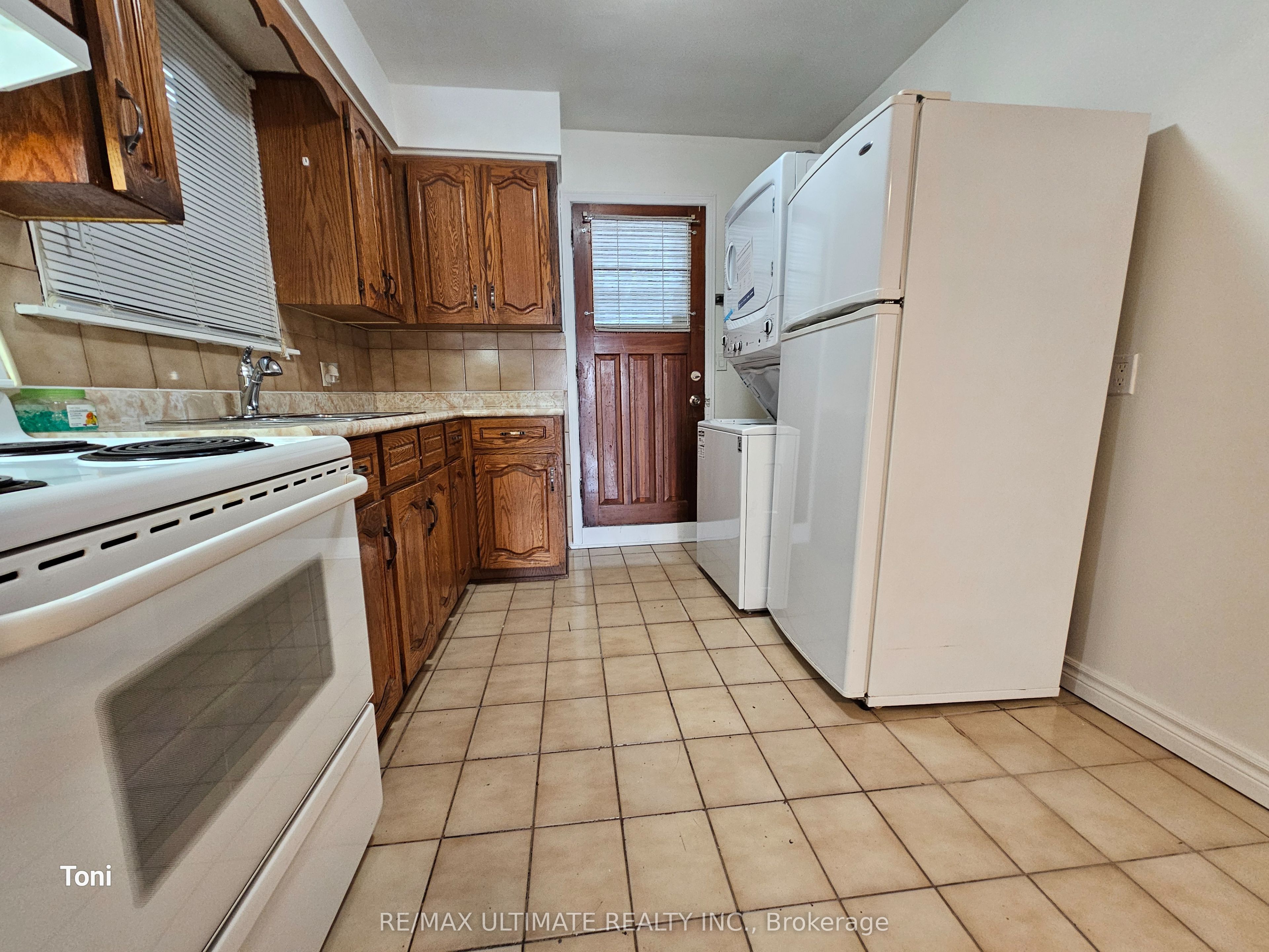 568 Rogers Road 2nd Floor Property Photo 4