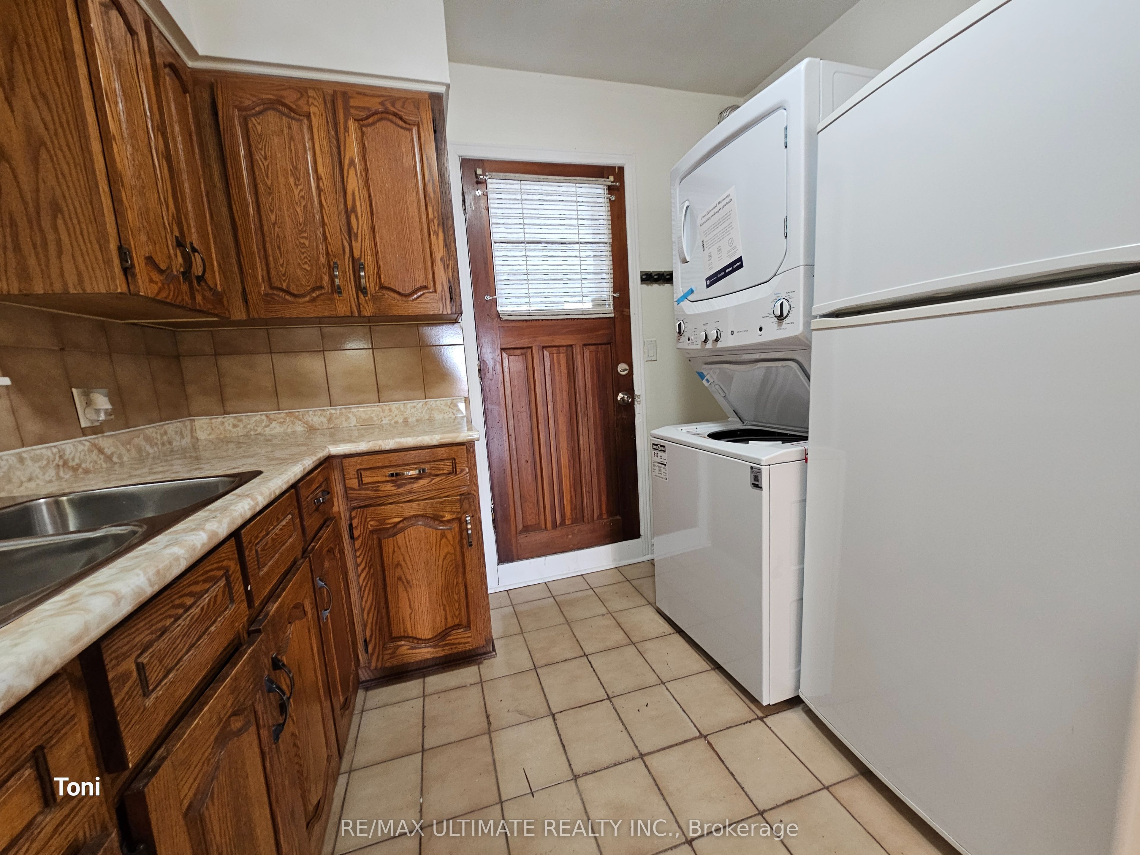 568 Rogers Road 2nd Floor Property Photo 5