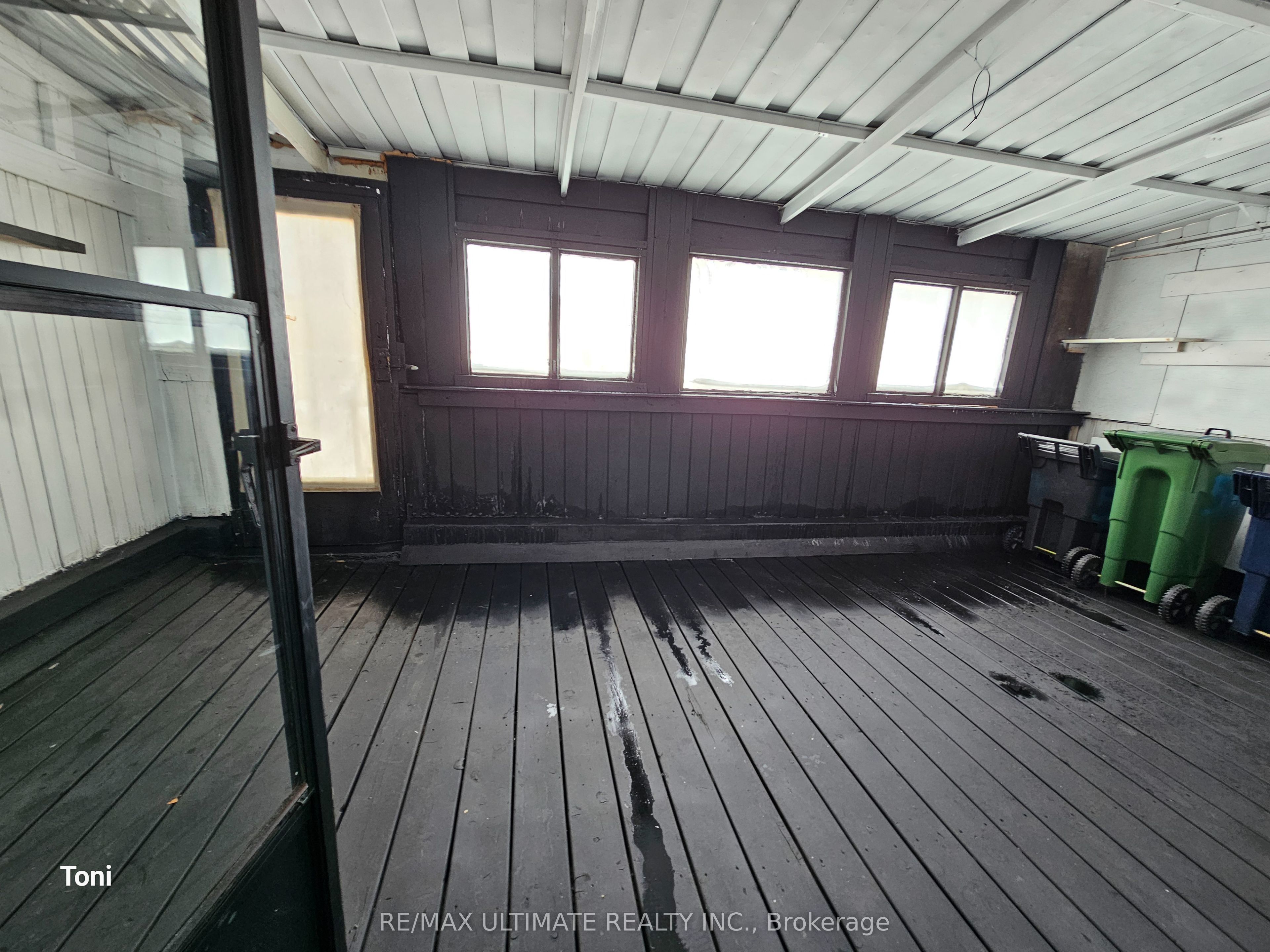568 Rogers Road 2nd Floor Property Photo 6