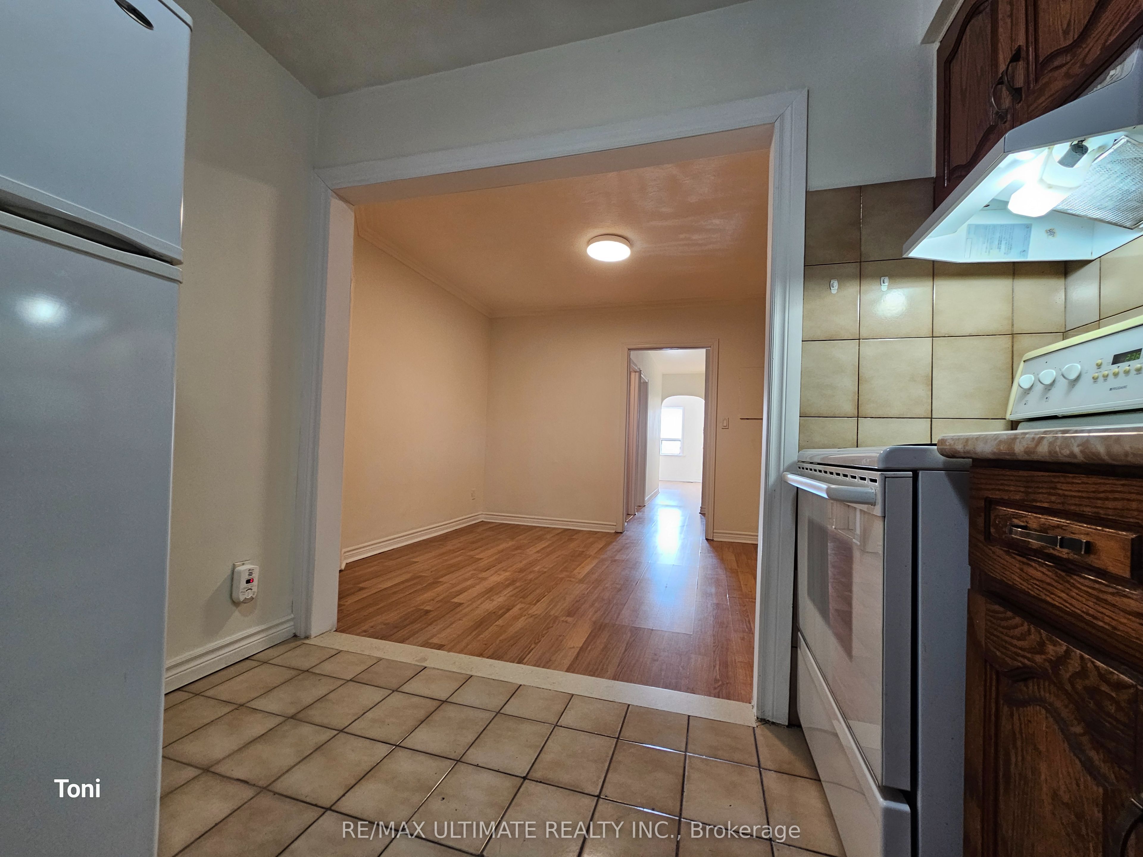 568 Rogers Road 2nd Floor Property Photo 7