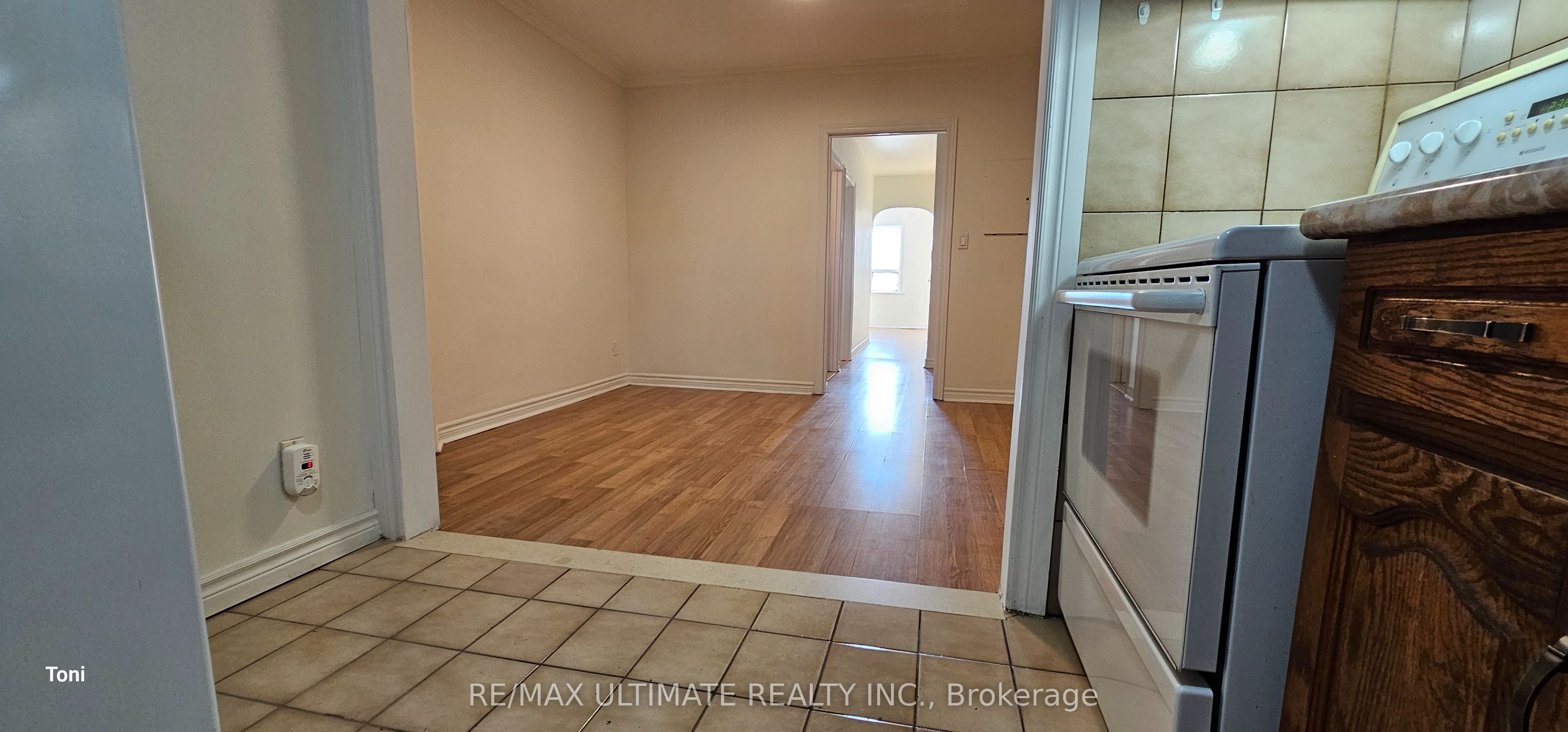 568 Rogers Road 2nd Floor Property Photo 8