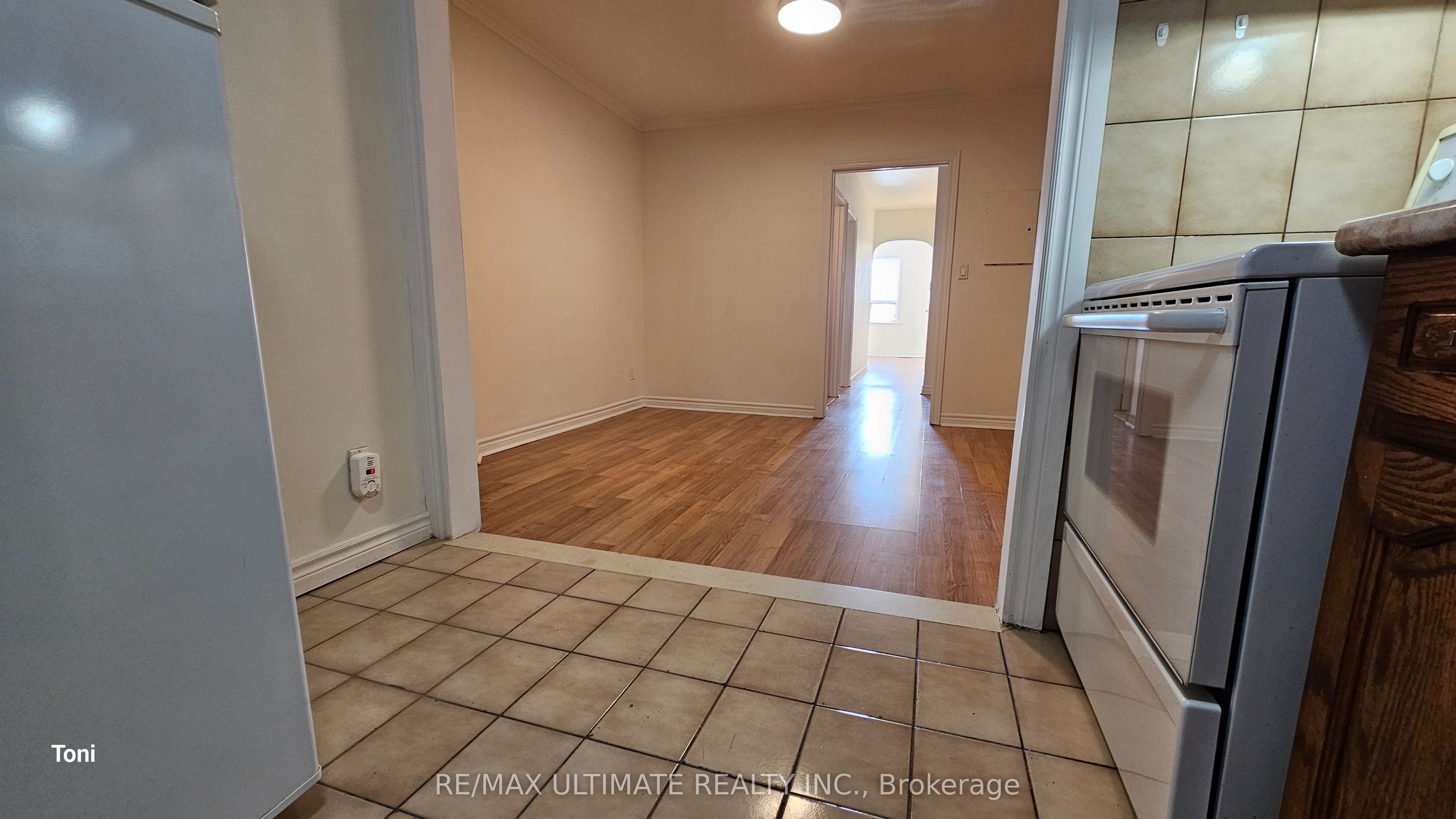 568 Rogers Road 2nd Floor Property Photo 9