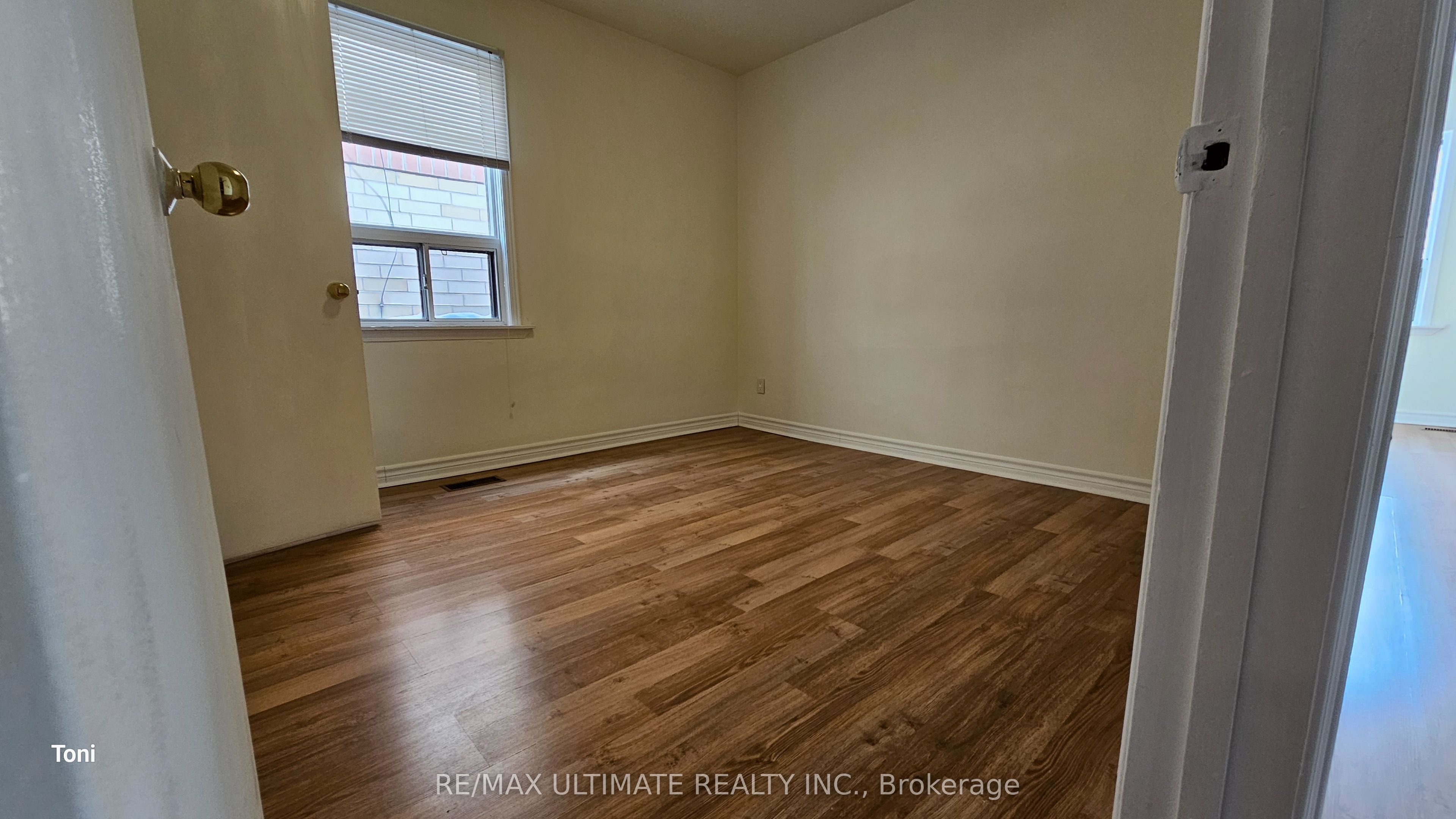568 Rogers Road 2nd Floor Property Photo 16